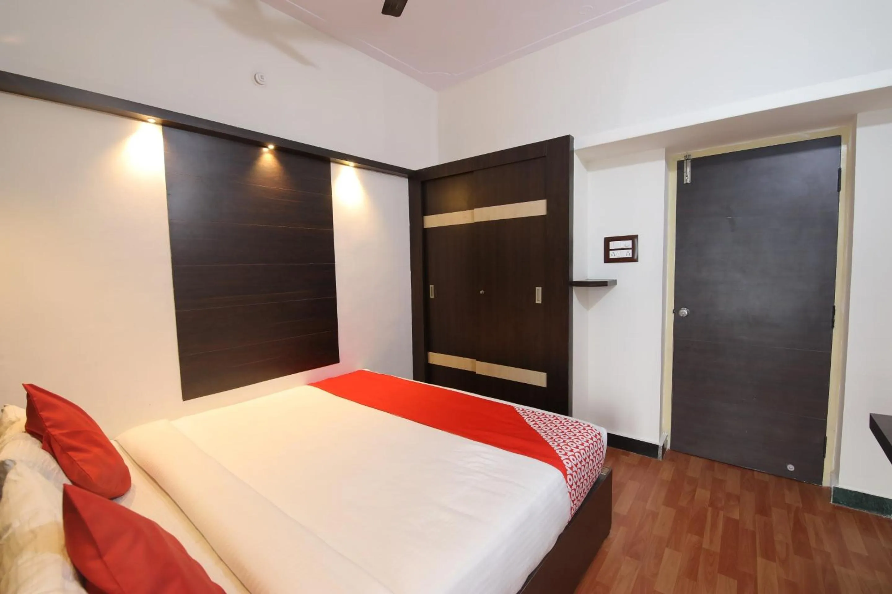 Bedroom, Bed in Collection O Royal Sand