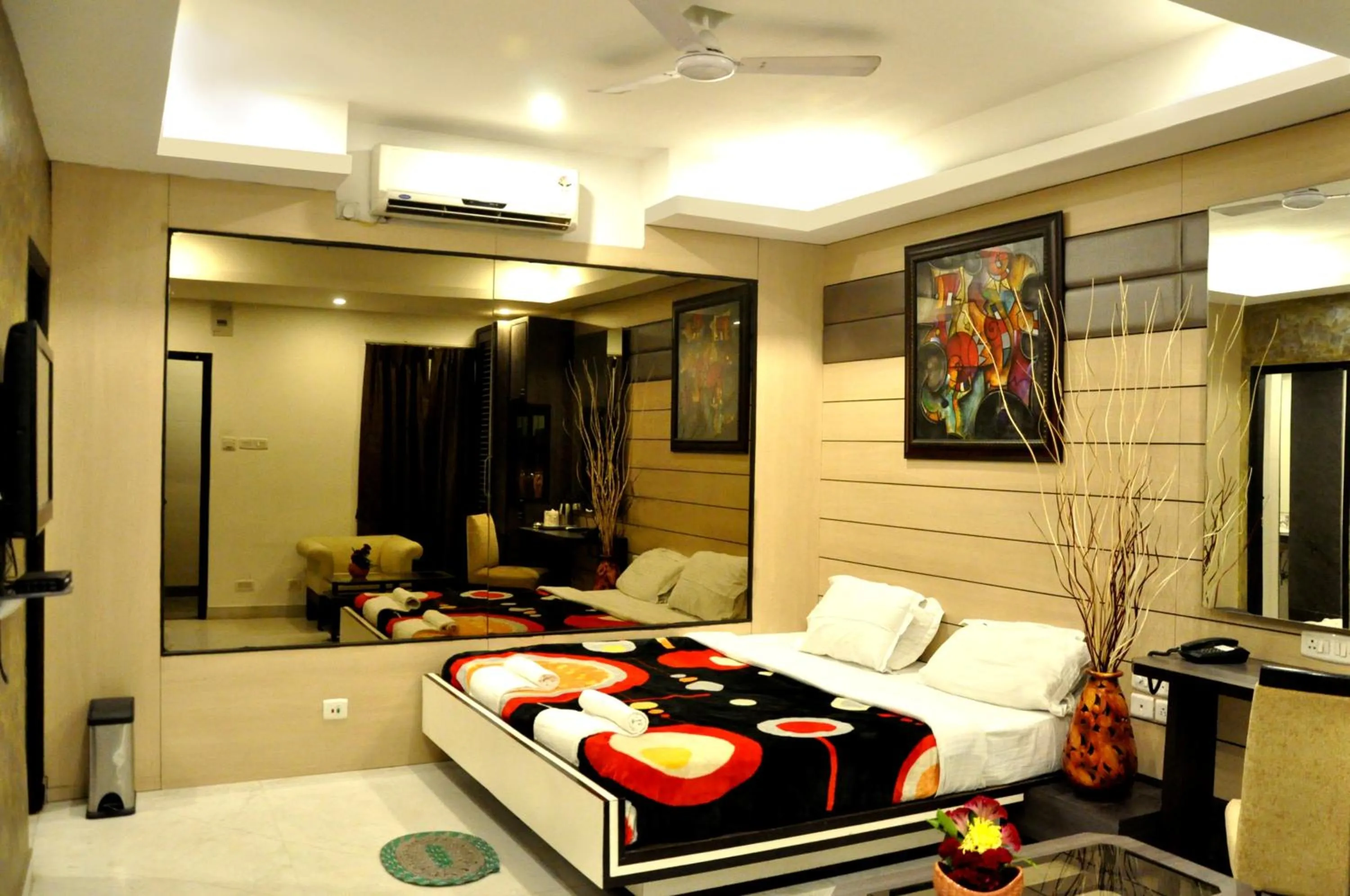 Photo of the whole room in Hotel Esteem