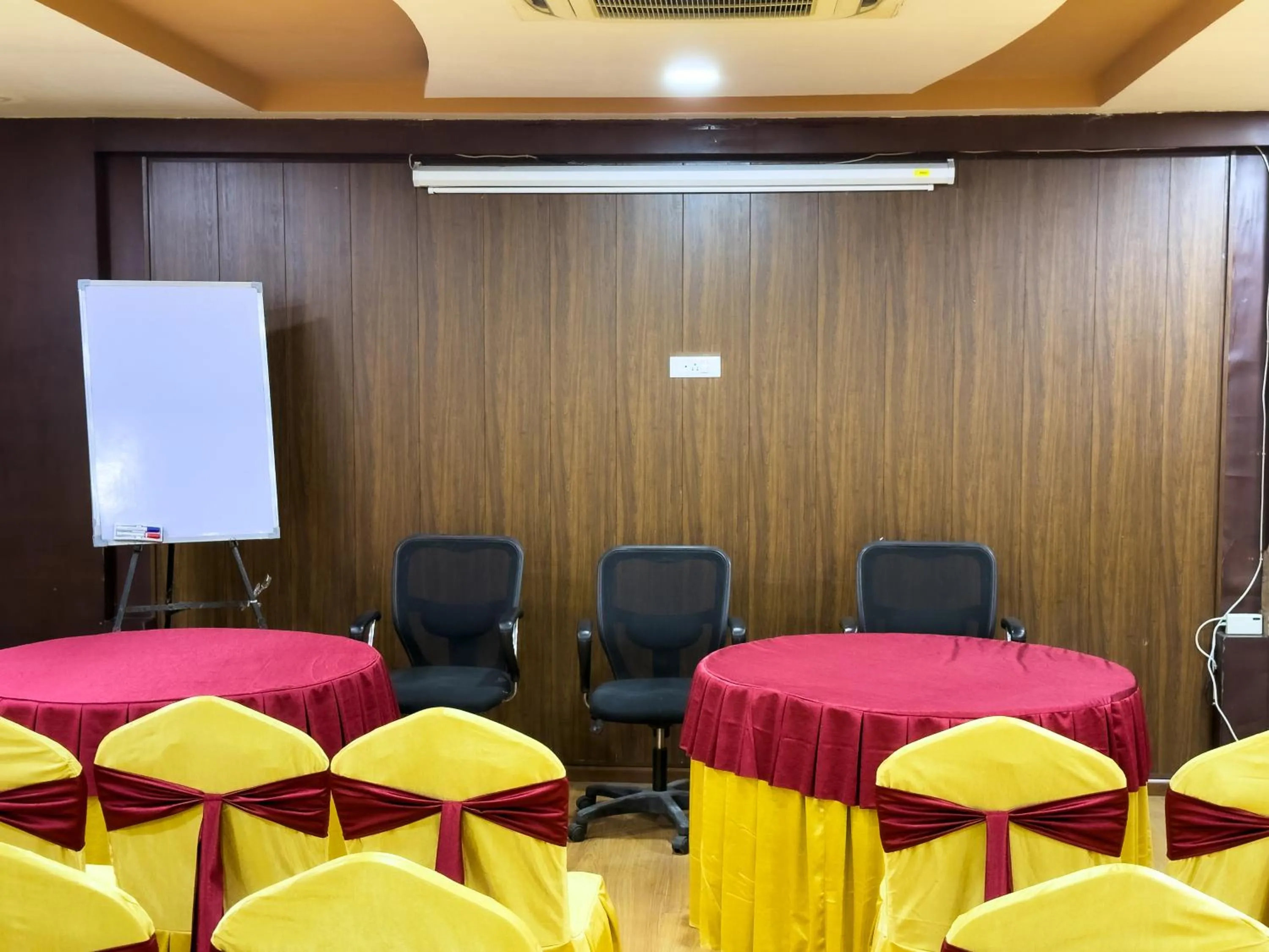 Meeting/conference room in Hotel Royal Palm - A Budget Hotel in Udaipur