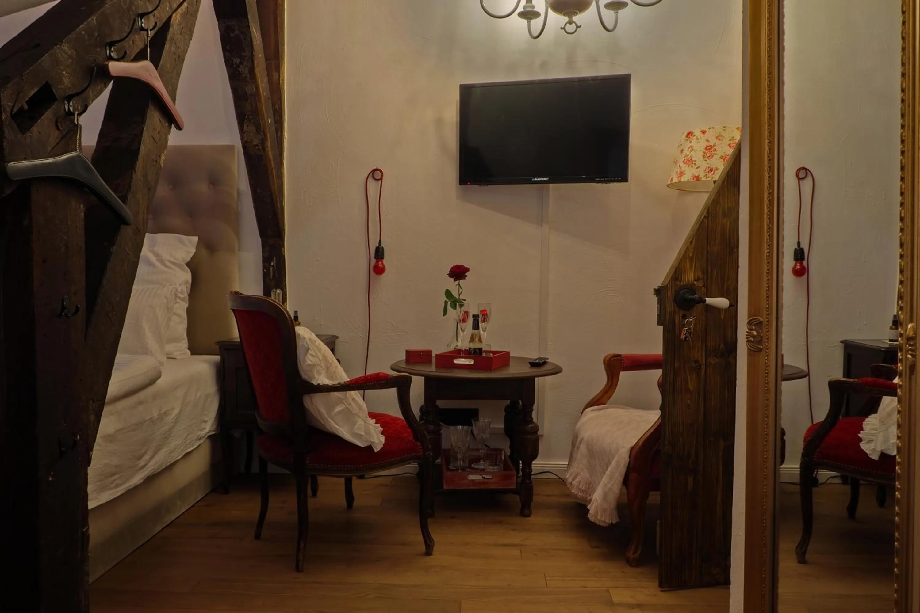 Seating area, Bed in HIER & JETZT in Monschau City