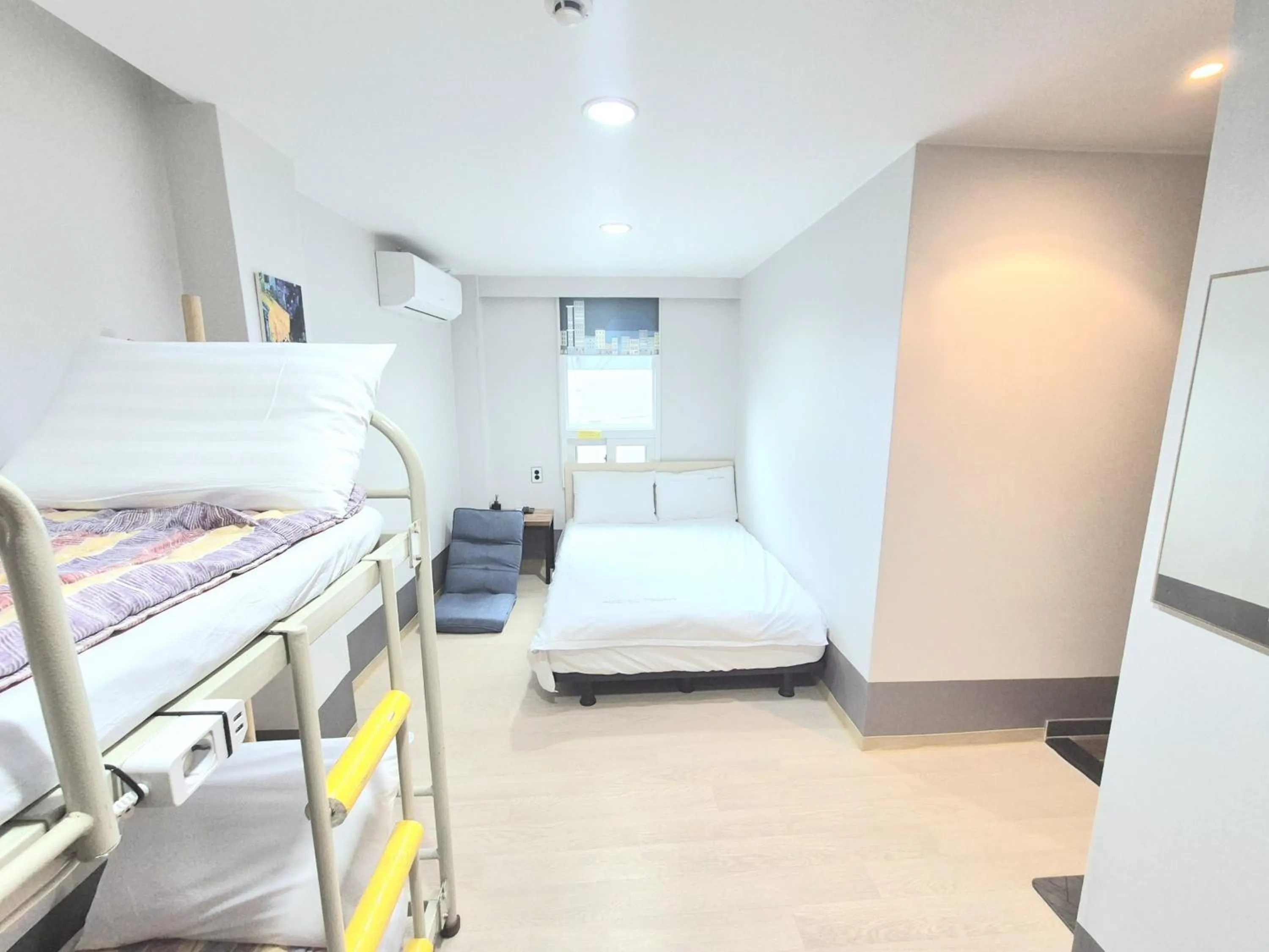 Bedroom, Bed in Hostel Tommy Renewal 2025