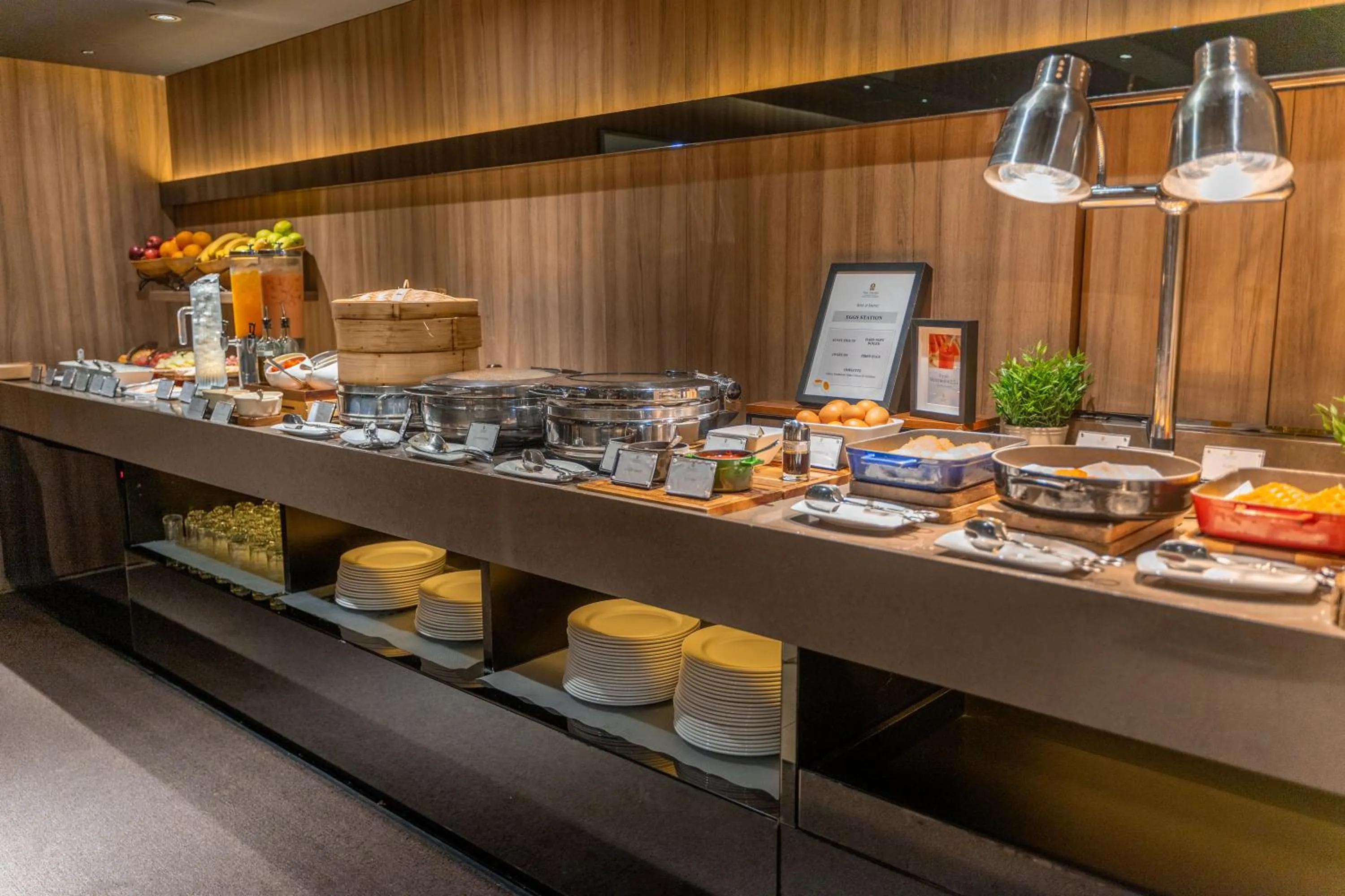 Restaurant/places to eat in Pan Pacific Serviced Suites Beach Road, Singapore