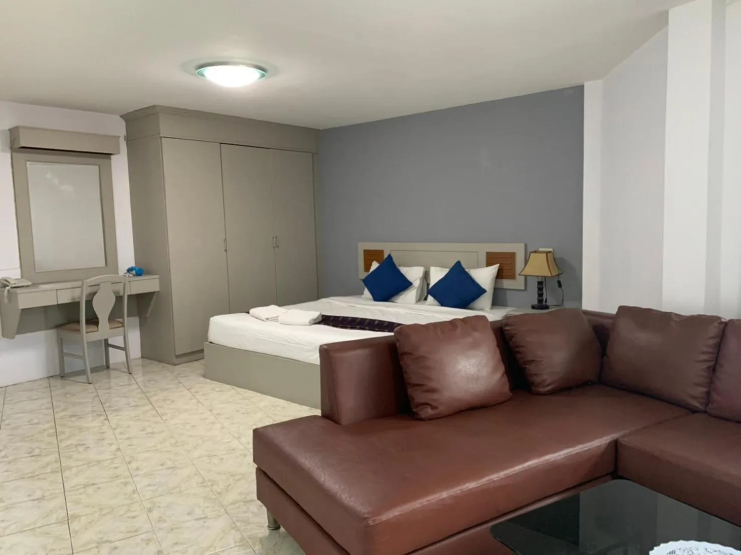 Seating area, Bed in Blue Garden Resort Pattaya