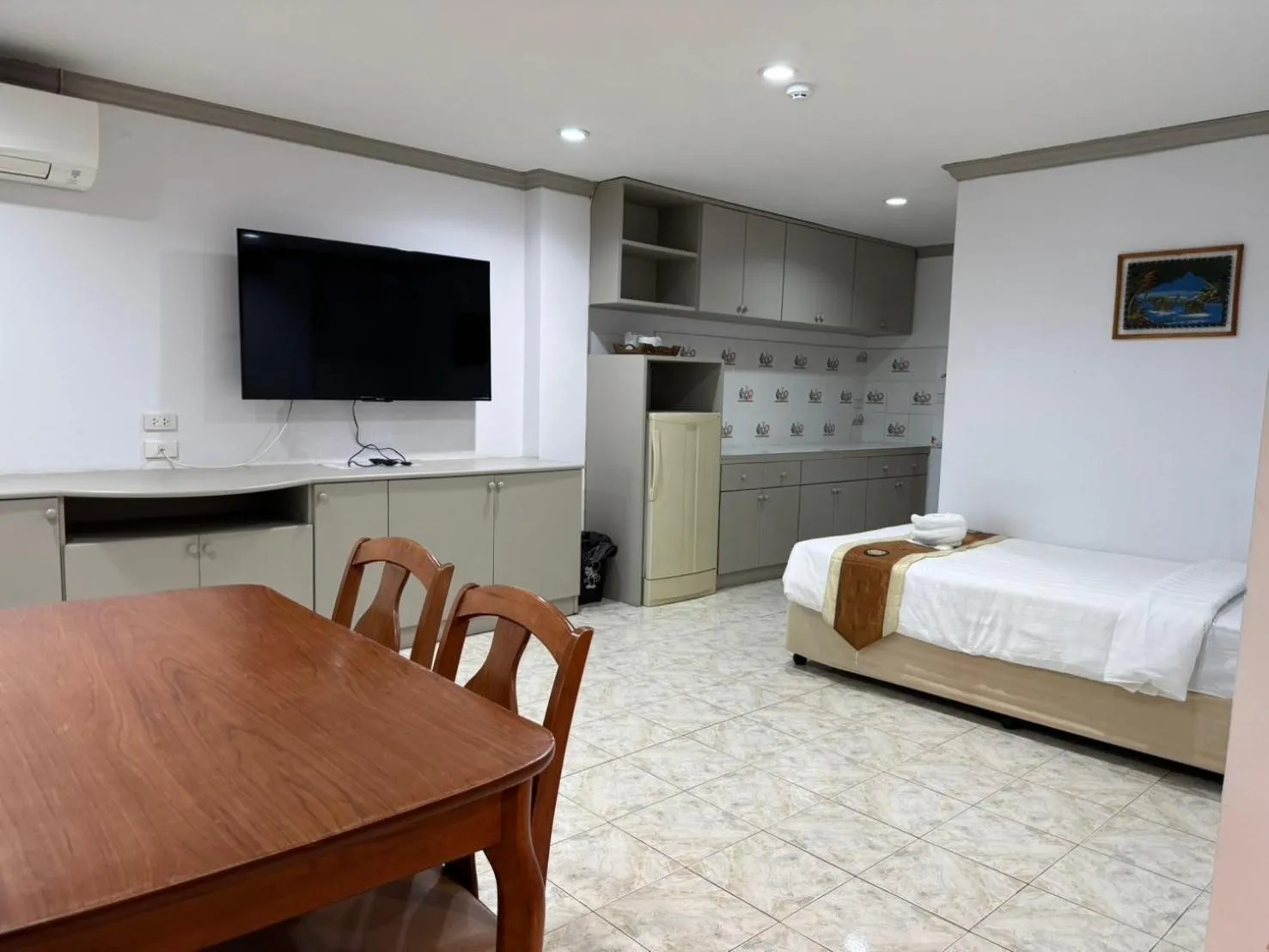 Seating area, Bed in Blue Garden Resort Pattaya