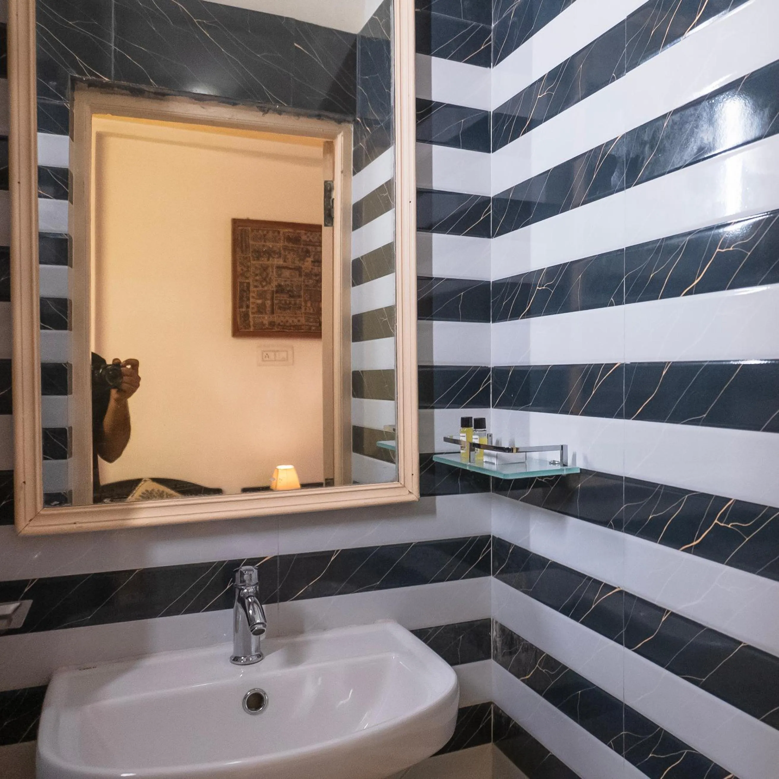 Shower in Hotel Pratap Bhawan