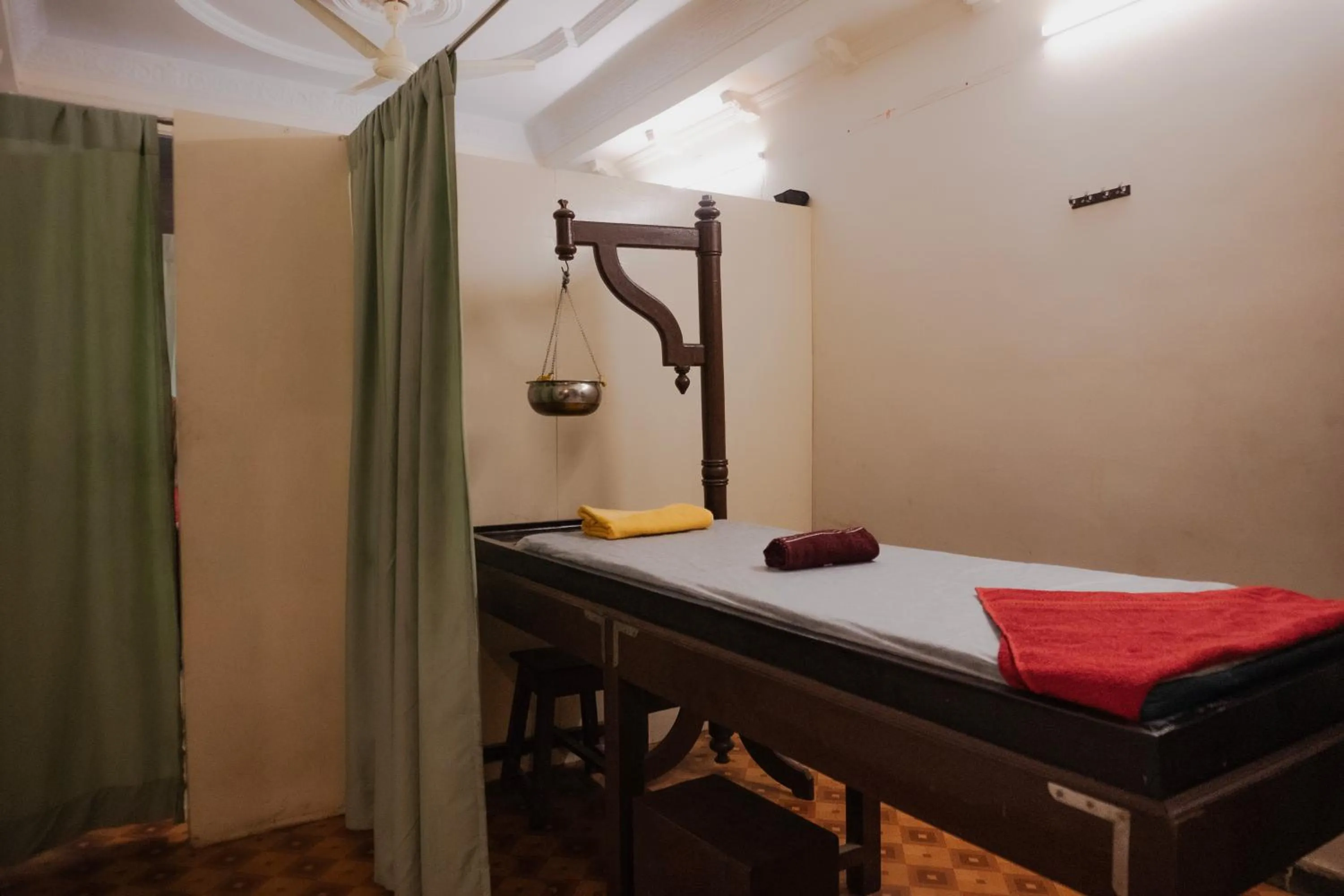 Spa and wellness centre/facilities, Bed in Hotel Pratap Bhawan