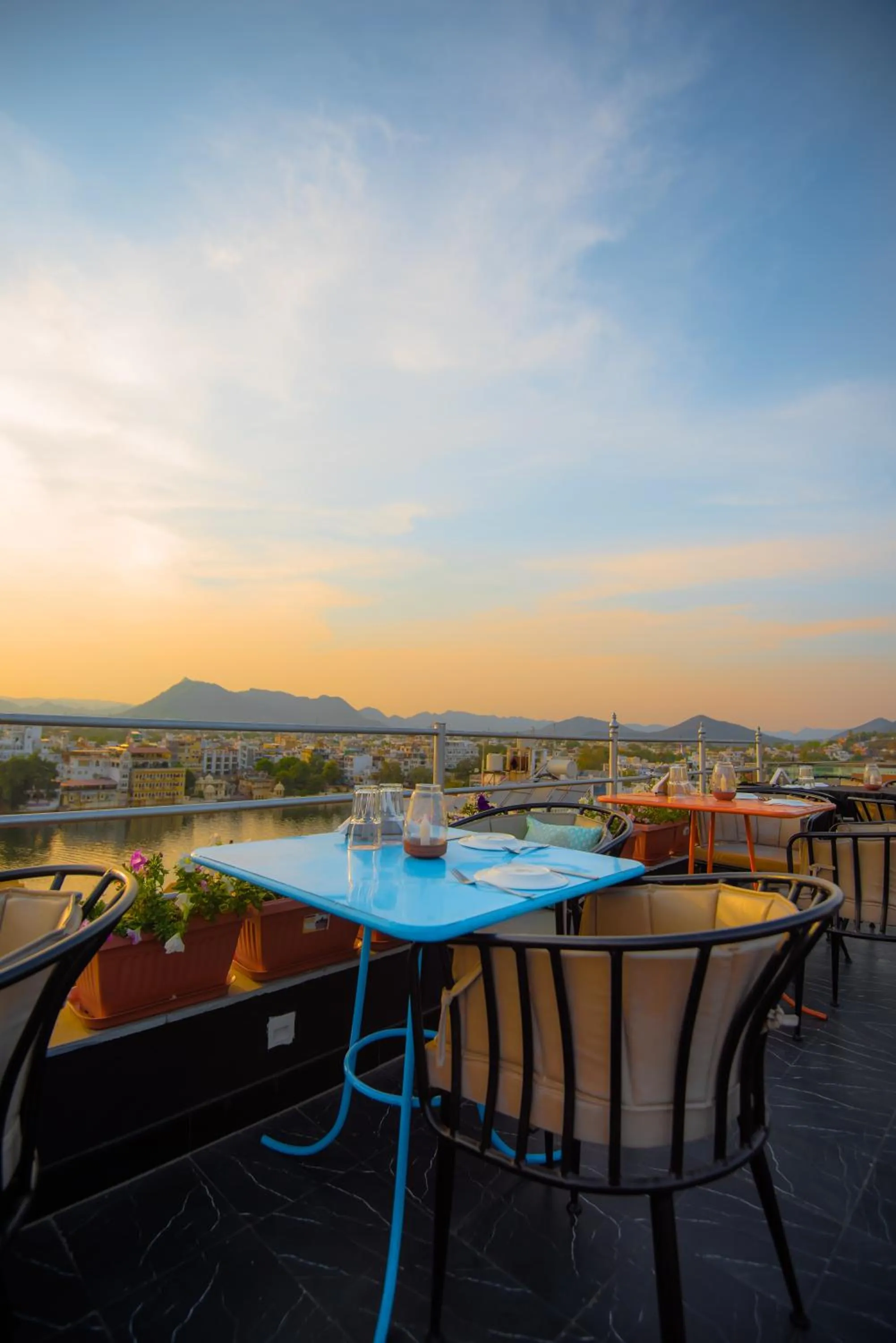 Restaurant/places to eat in Hotel Pratap Bhawan