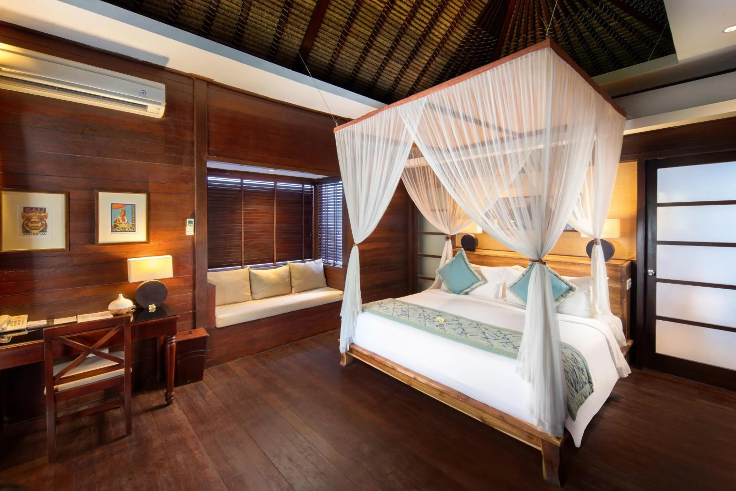 Bed in Lembongan Beach Club & Resort