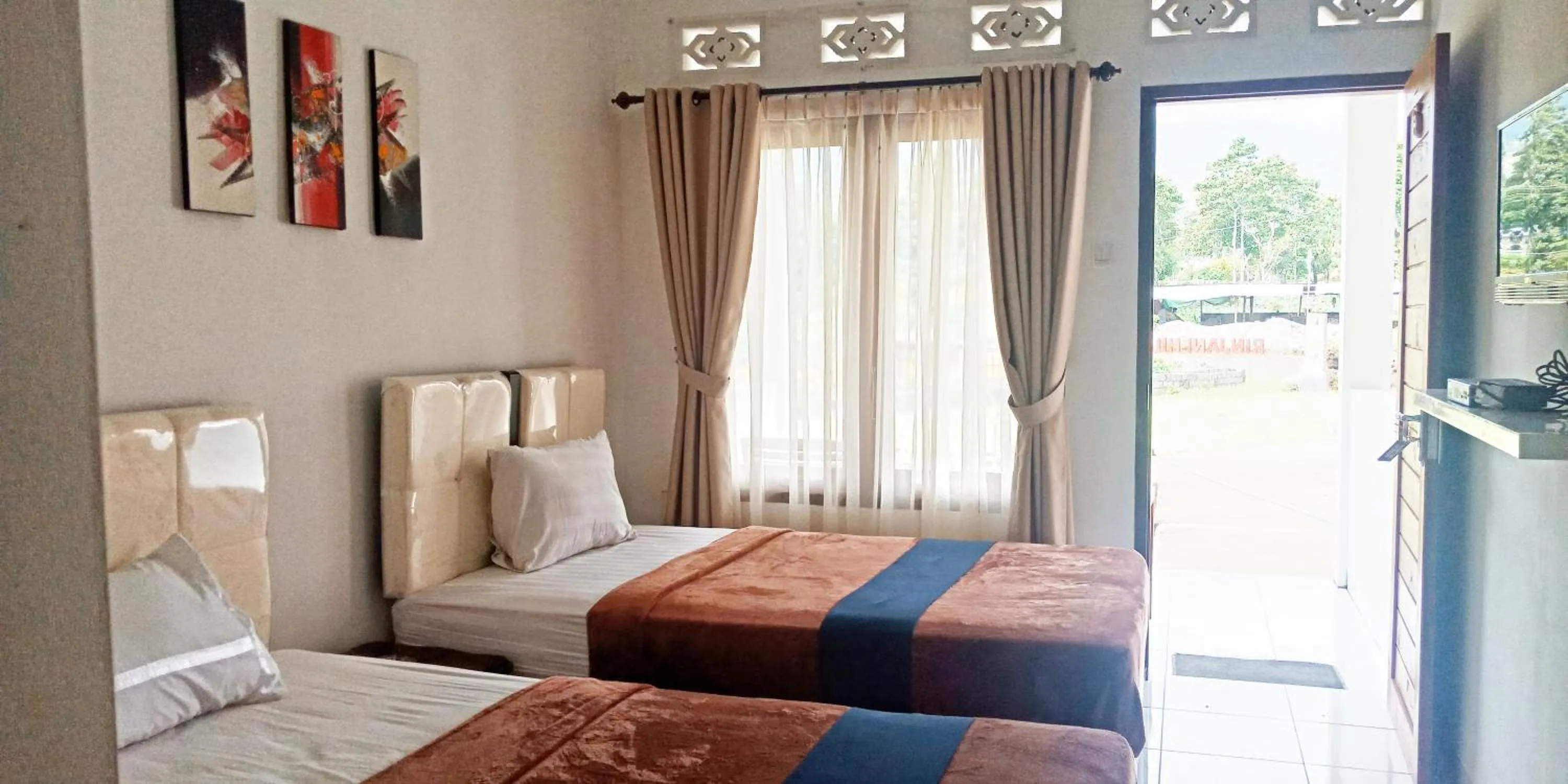 Twin Room with Mountain View in Rinjani Hill Hotel