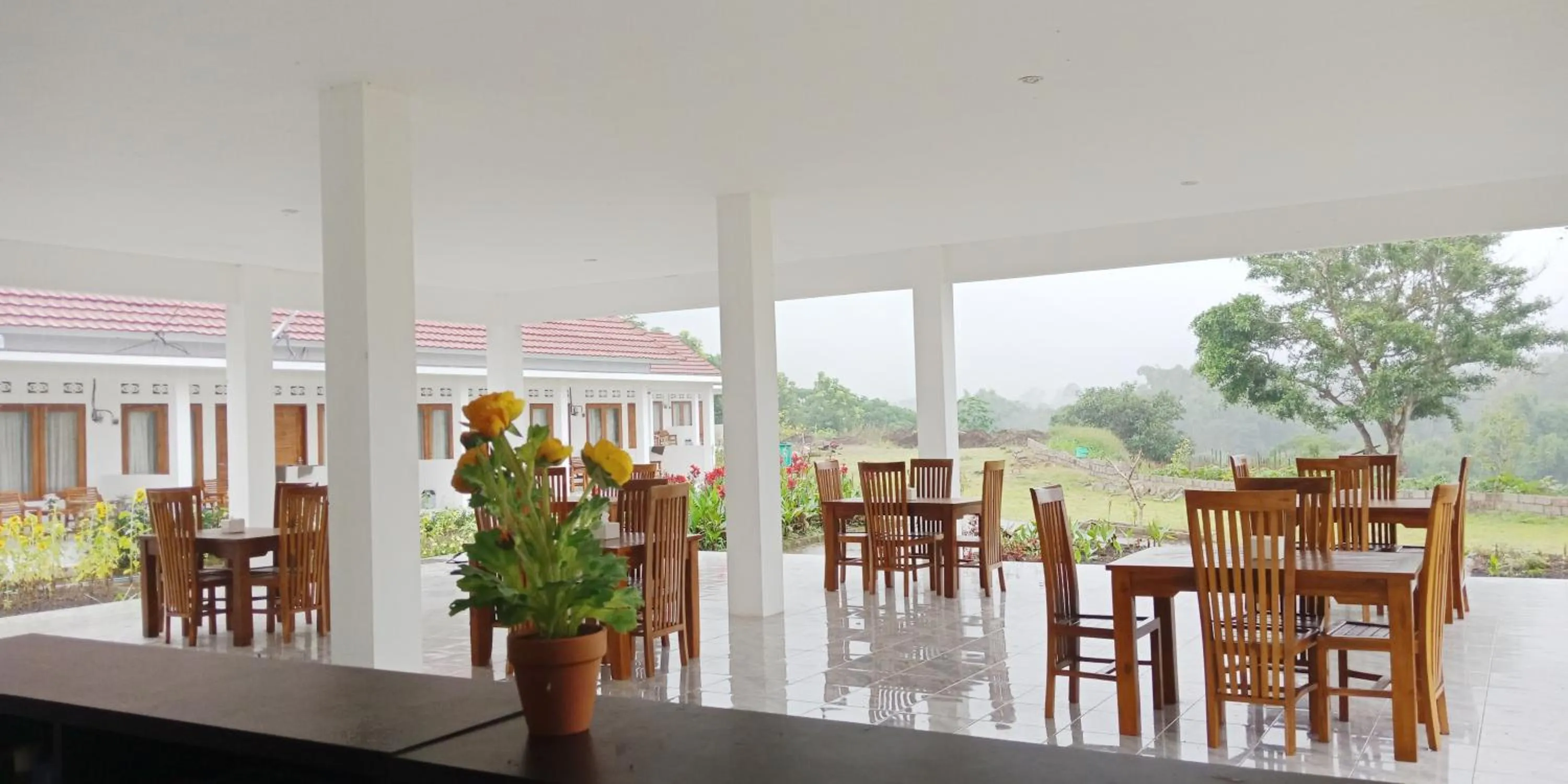 Restaurant/places to eat in Rinjani Hill Hotel