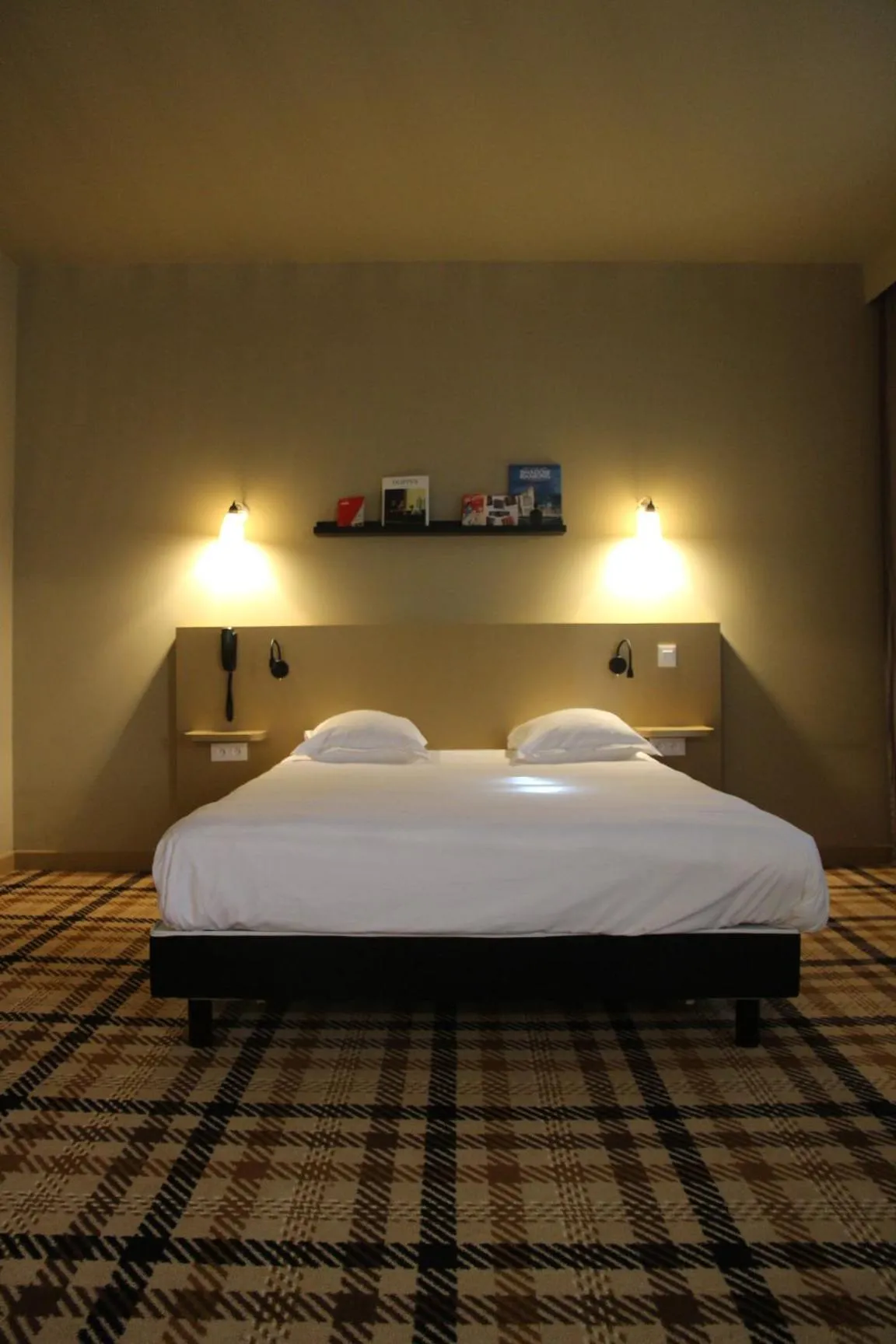 Bedroom, Bed in Hotel Beaulieu Lyon Charbonnières