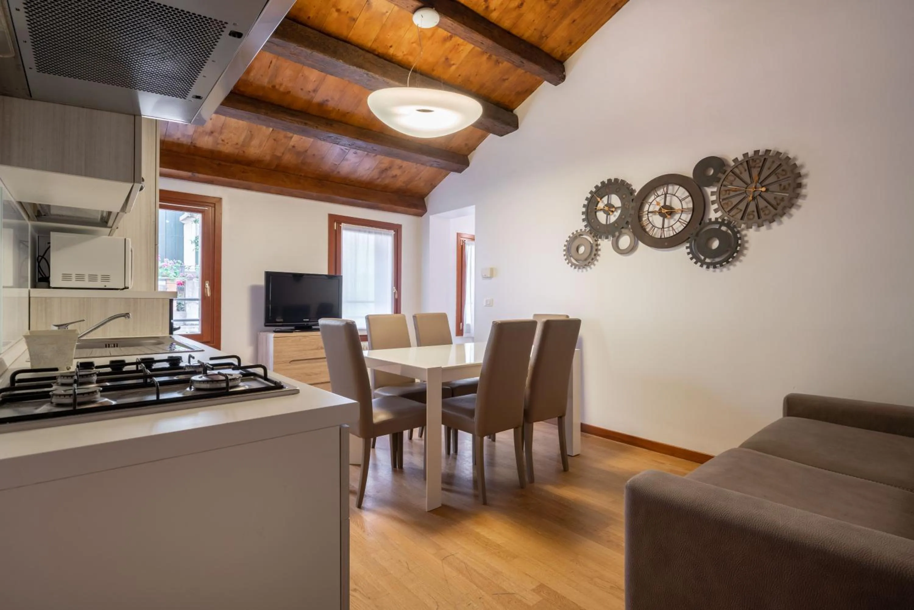 Dining area in Design Palace Apartment by Wonderful Italy