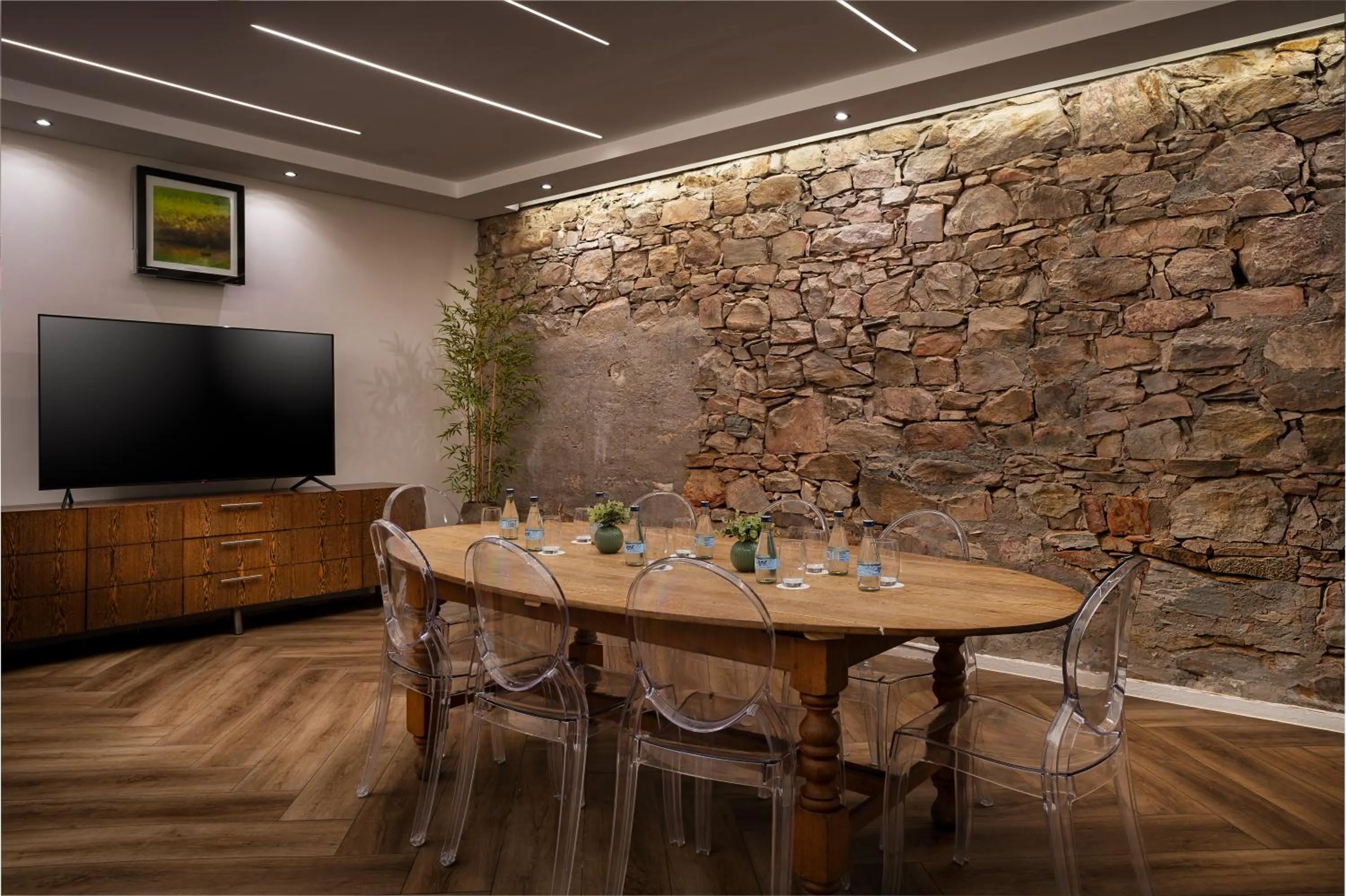 TV and multimedia in Protea Hotel by Marriott Mossel Bay