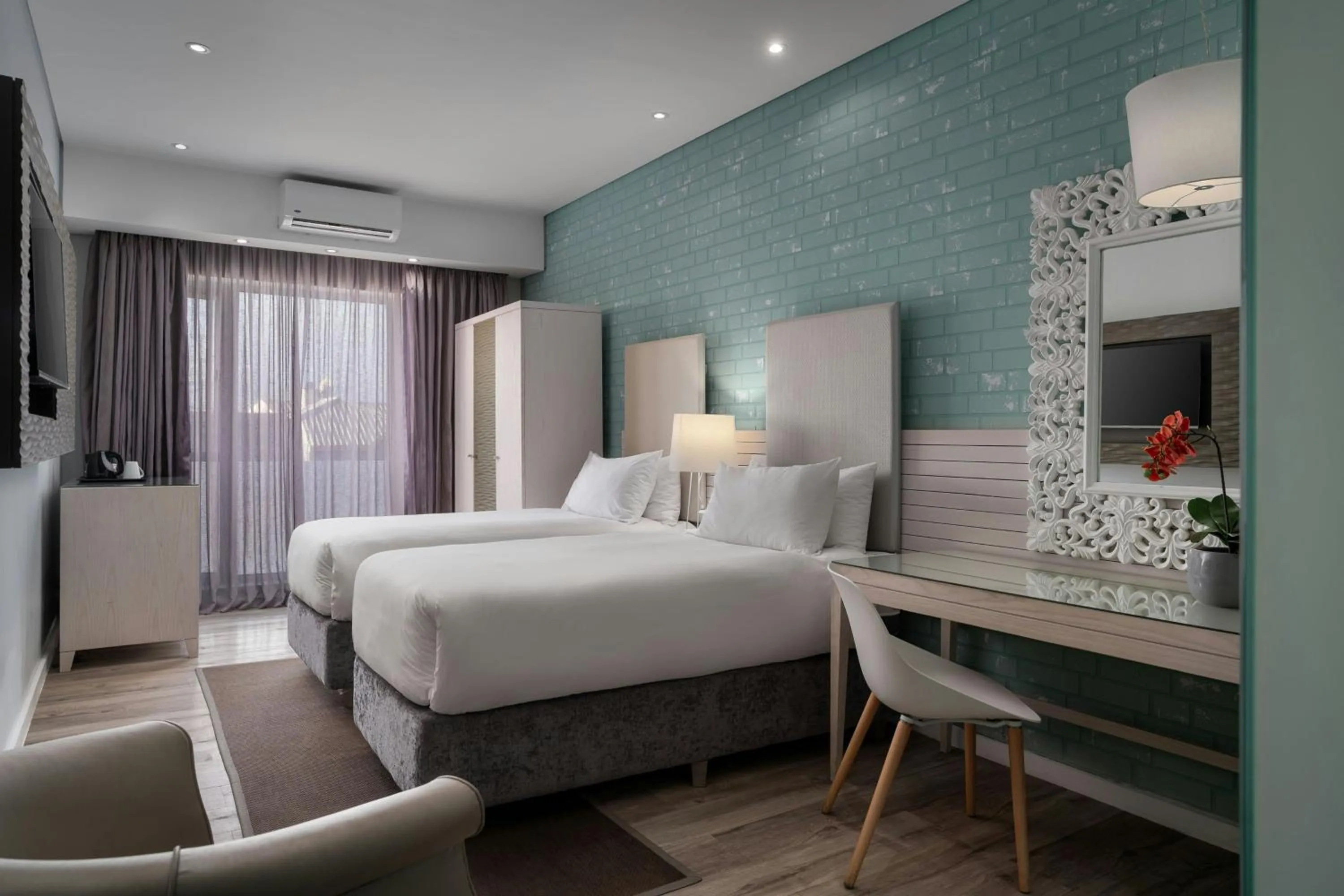 Photo of the whole room, Bed in Protea Hotel by Marriott Mossel Bay