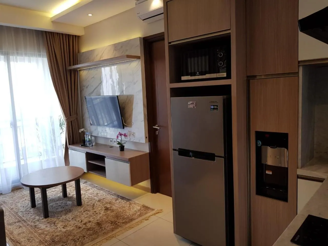 Kitchen or kitchenette in M-Town Signature Gading Serpong by J`s Luxury Apartment