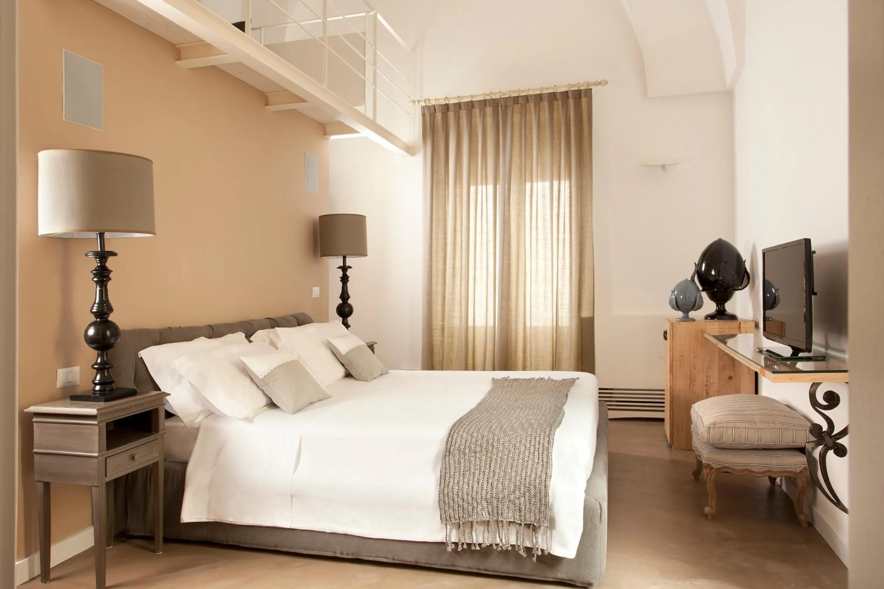 Photo of the whole room, Bed in Mantatelurè