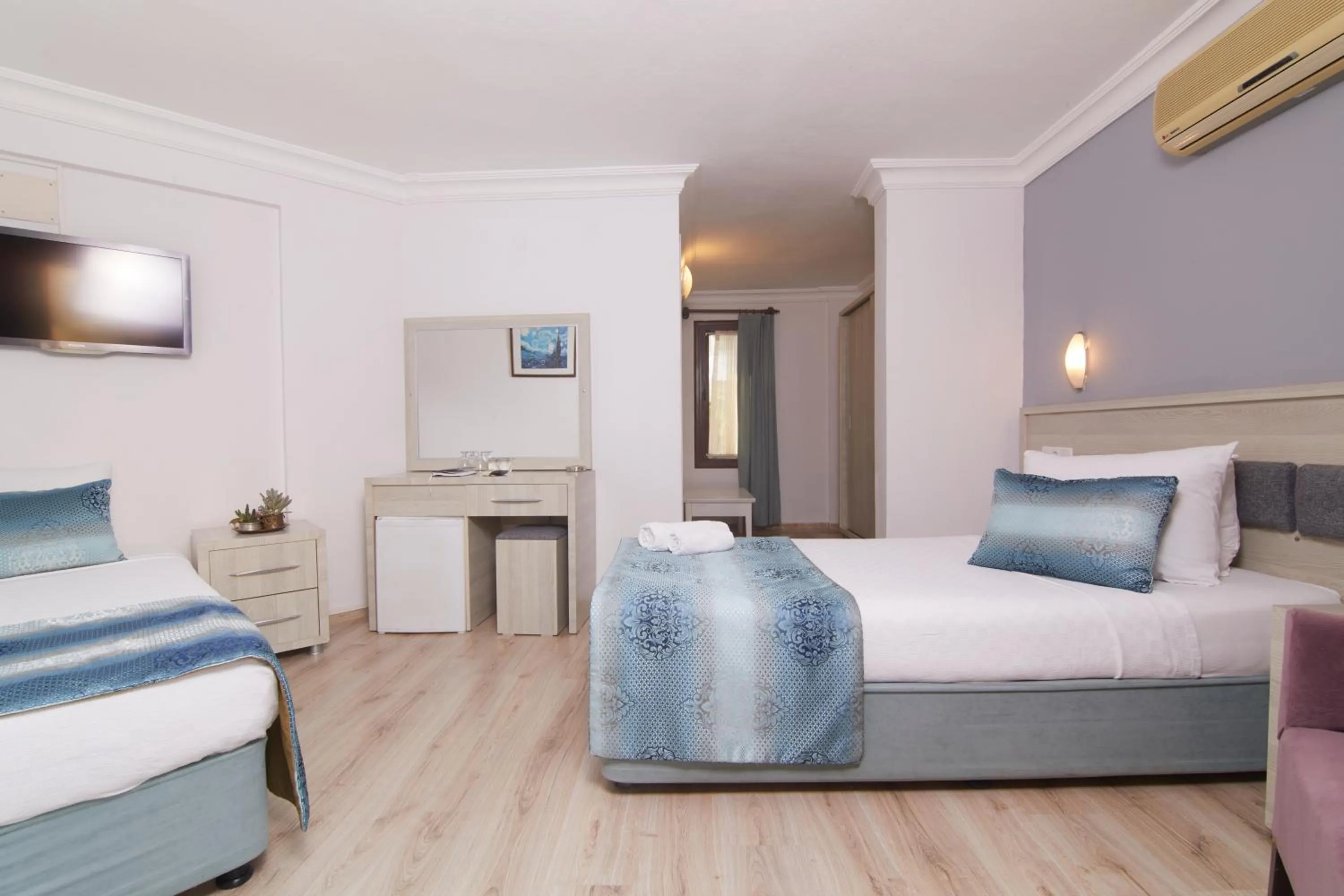 Photo of the whole room, Bed in Dalyan Hotel Nish Caria