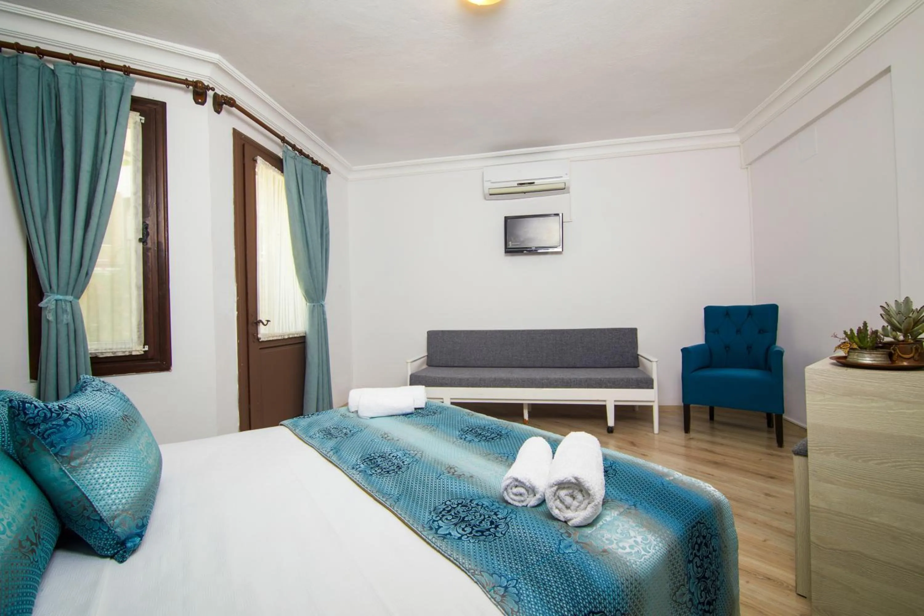 Photo of the whole room, Bed in Dalyan Hotel Nish Caria