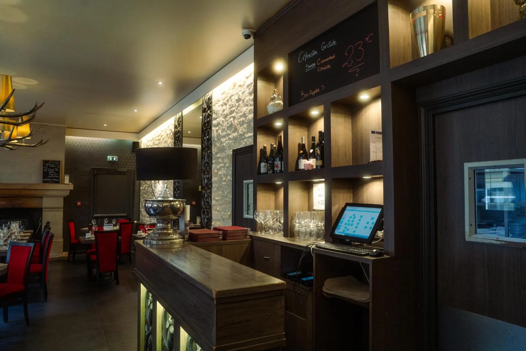 Restaurant/places to eat in LOGIS -Hotel & Restaurant de la Place