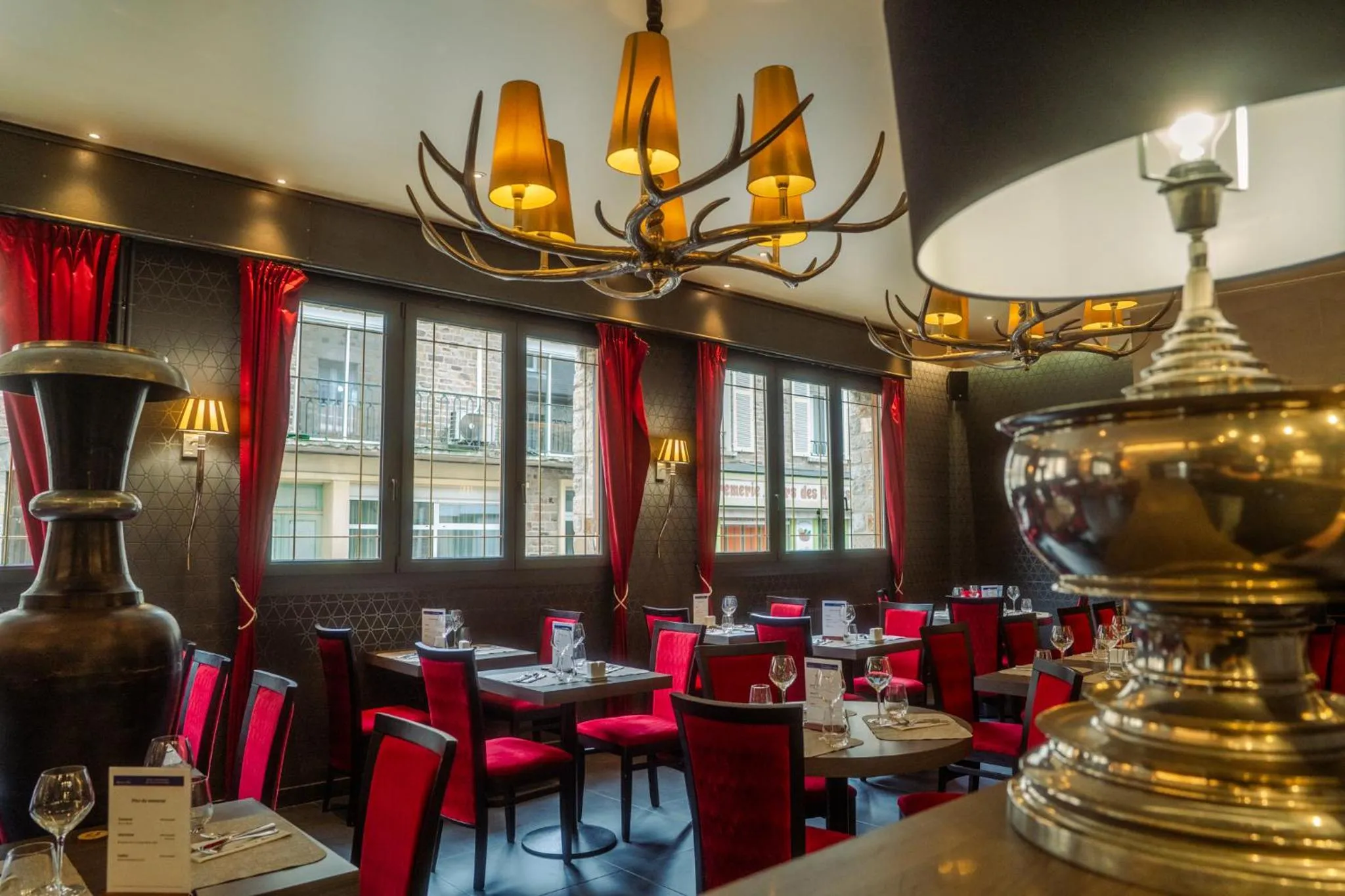 Restaurant/places to eat in LOGIS -Hotel & Restaurant de la Place