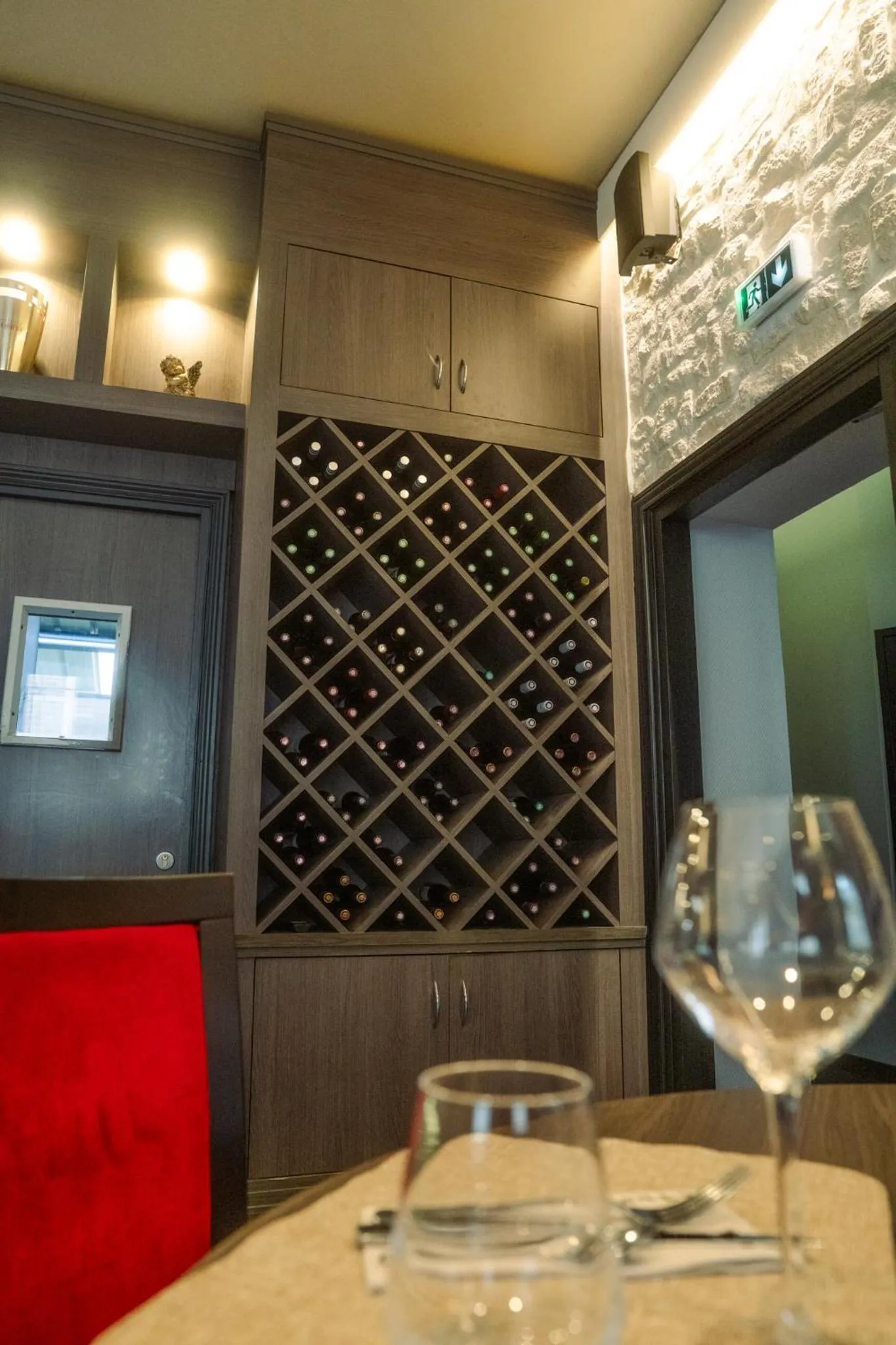 Restaurant/places to eat in LOGIS -Hotel & Restaurant de la Place