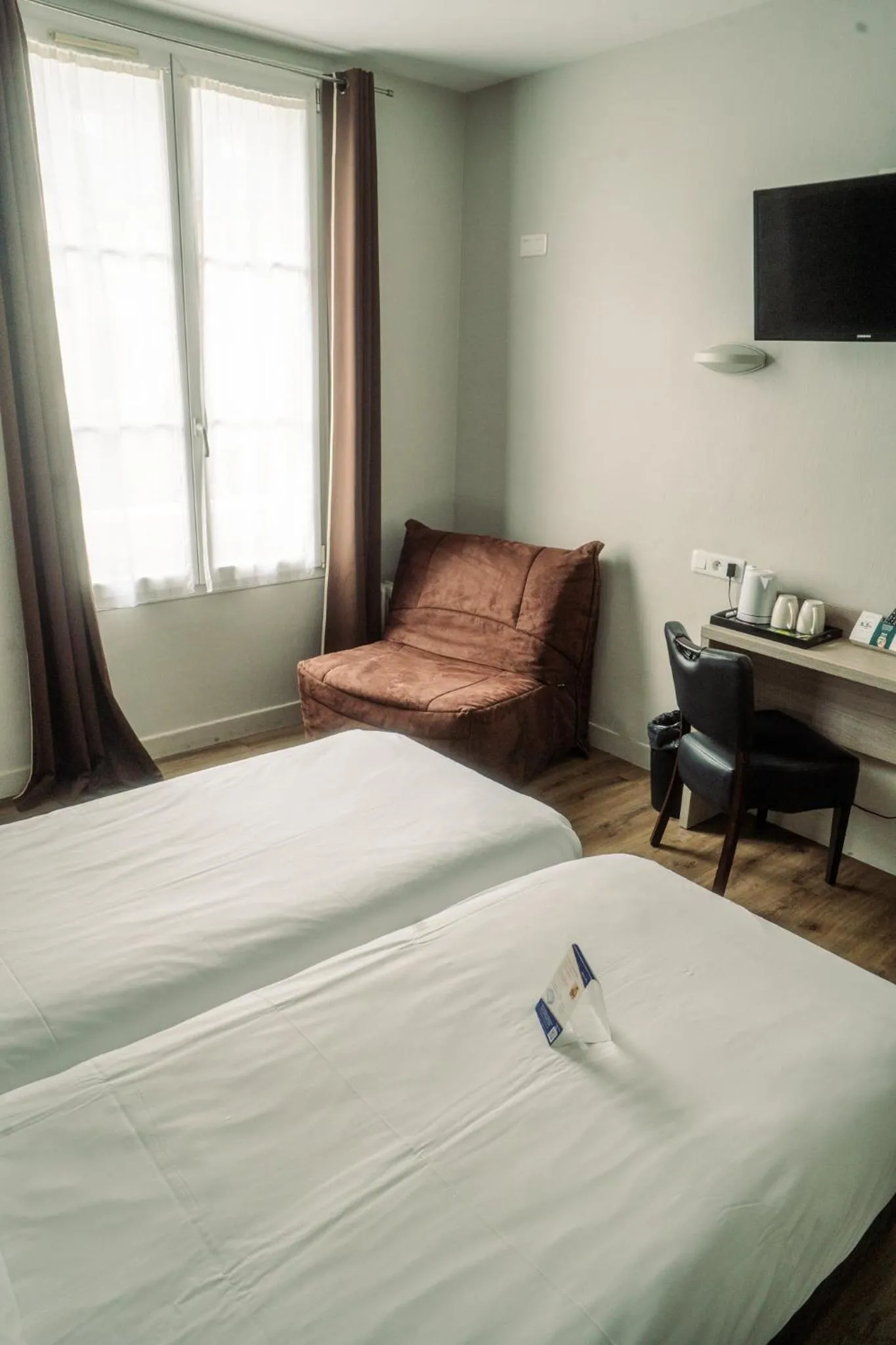 Bed in LOGIS -Hotel & Restaurant de la Place