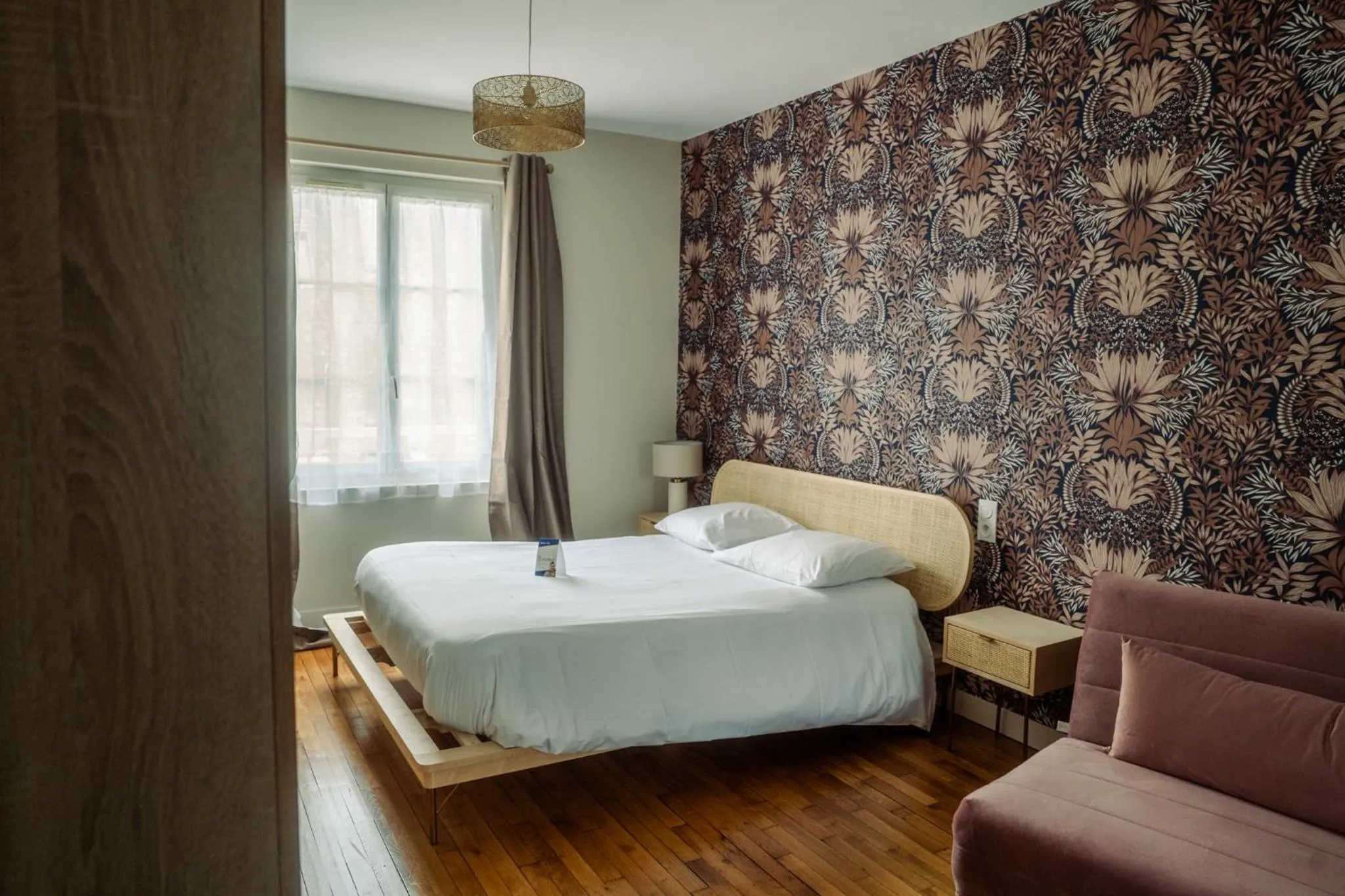Bed in LOGIS -Hotel & Restaurant de la Place