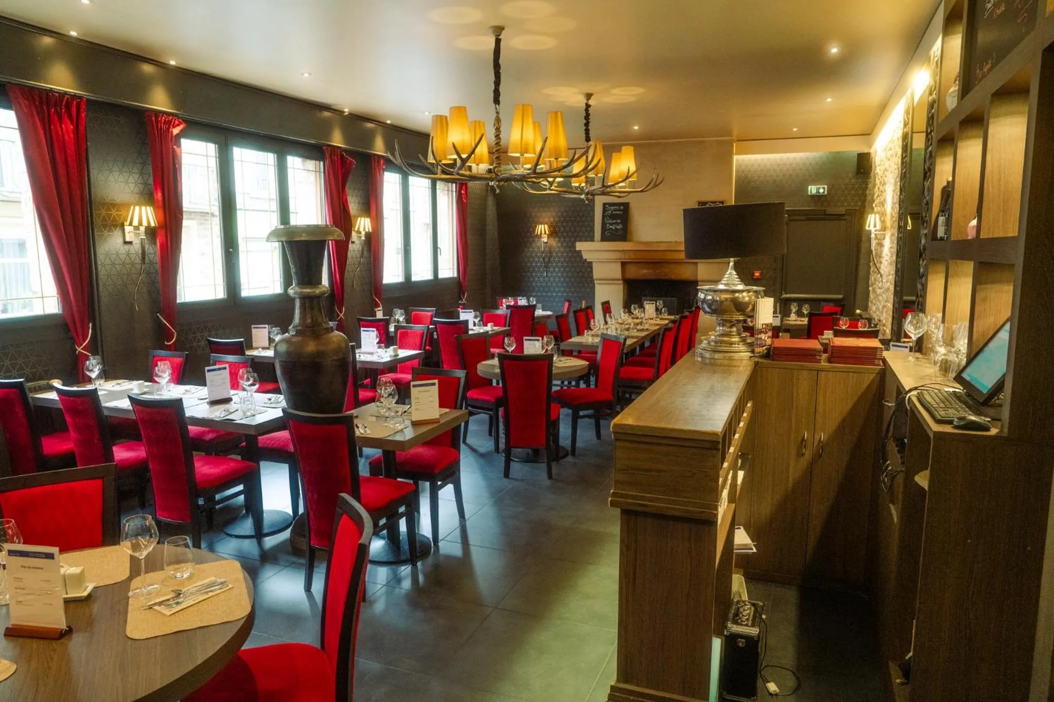 Restaurant/places to eat in LOGIS -Hotel & Restaurant de la Place