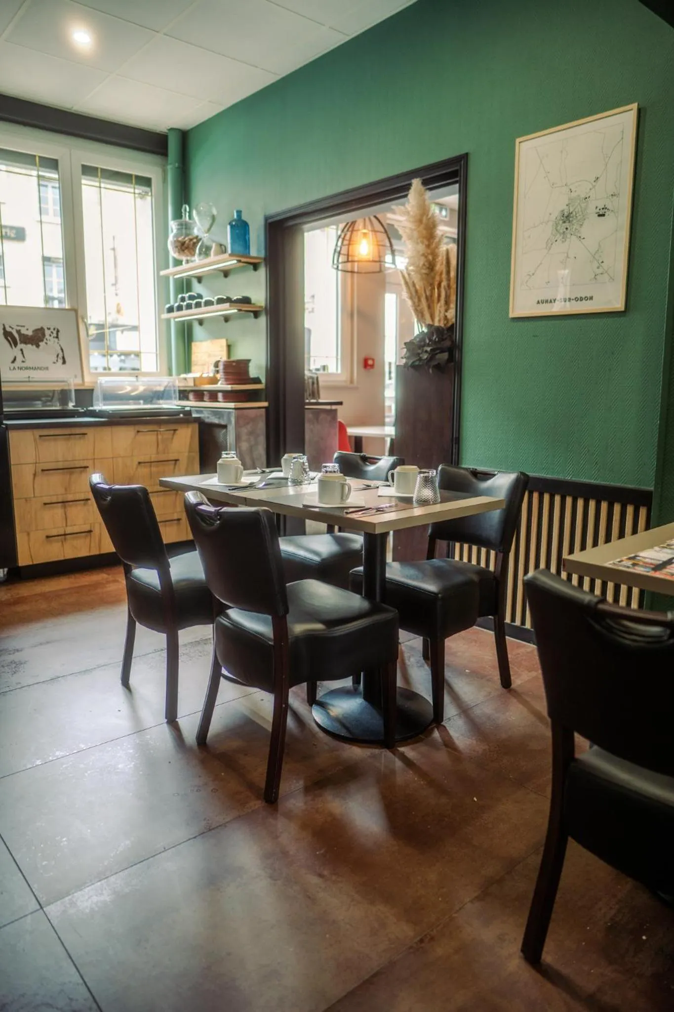 Food and drinks in LOGIS -Hotel & Restaurant de la Place