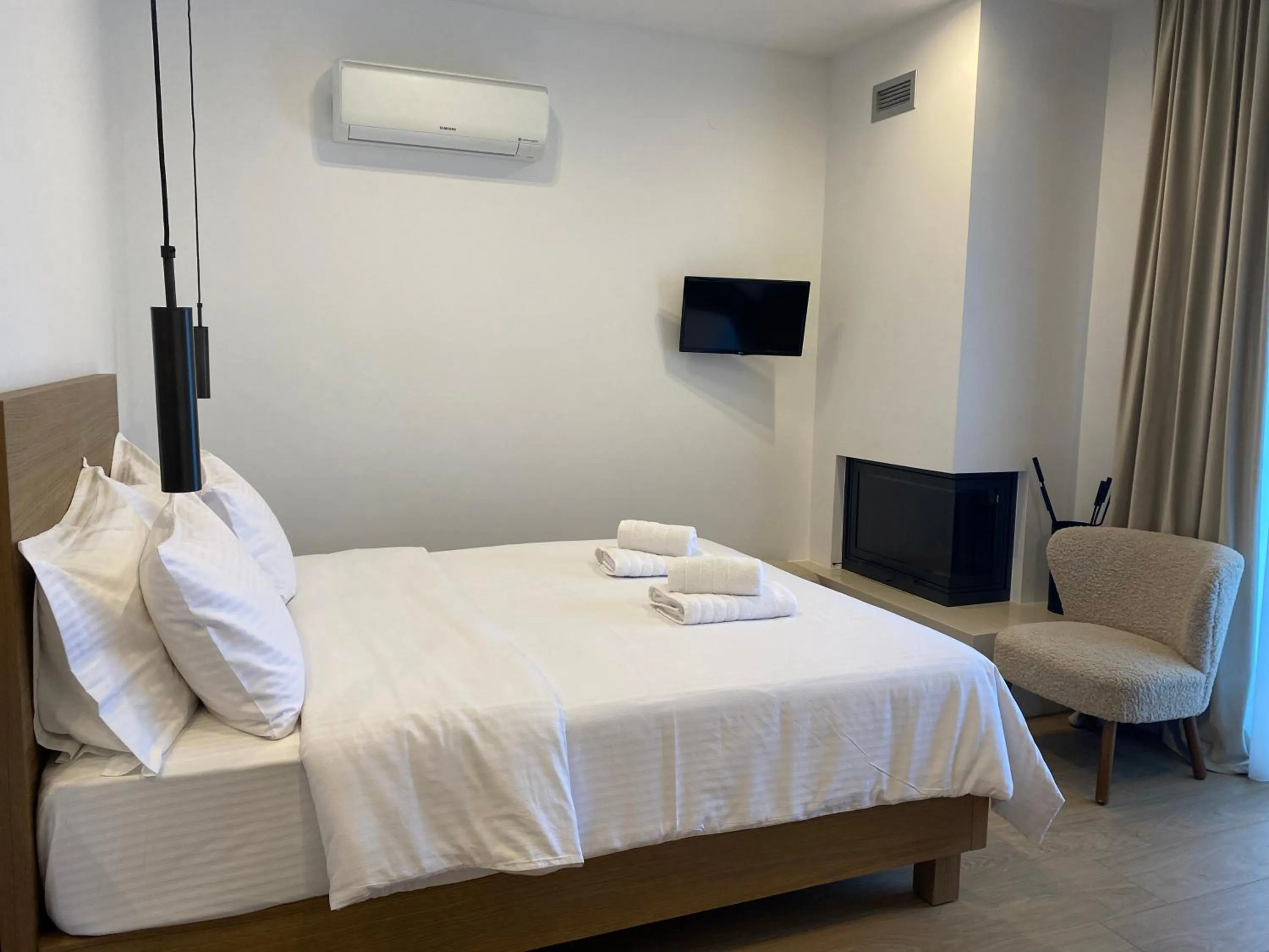 Bed in Lithos