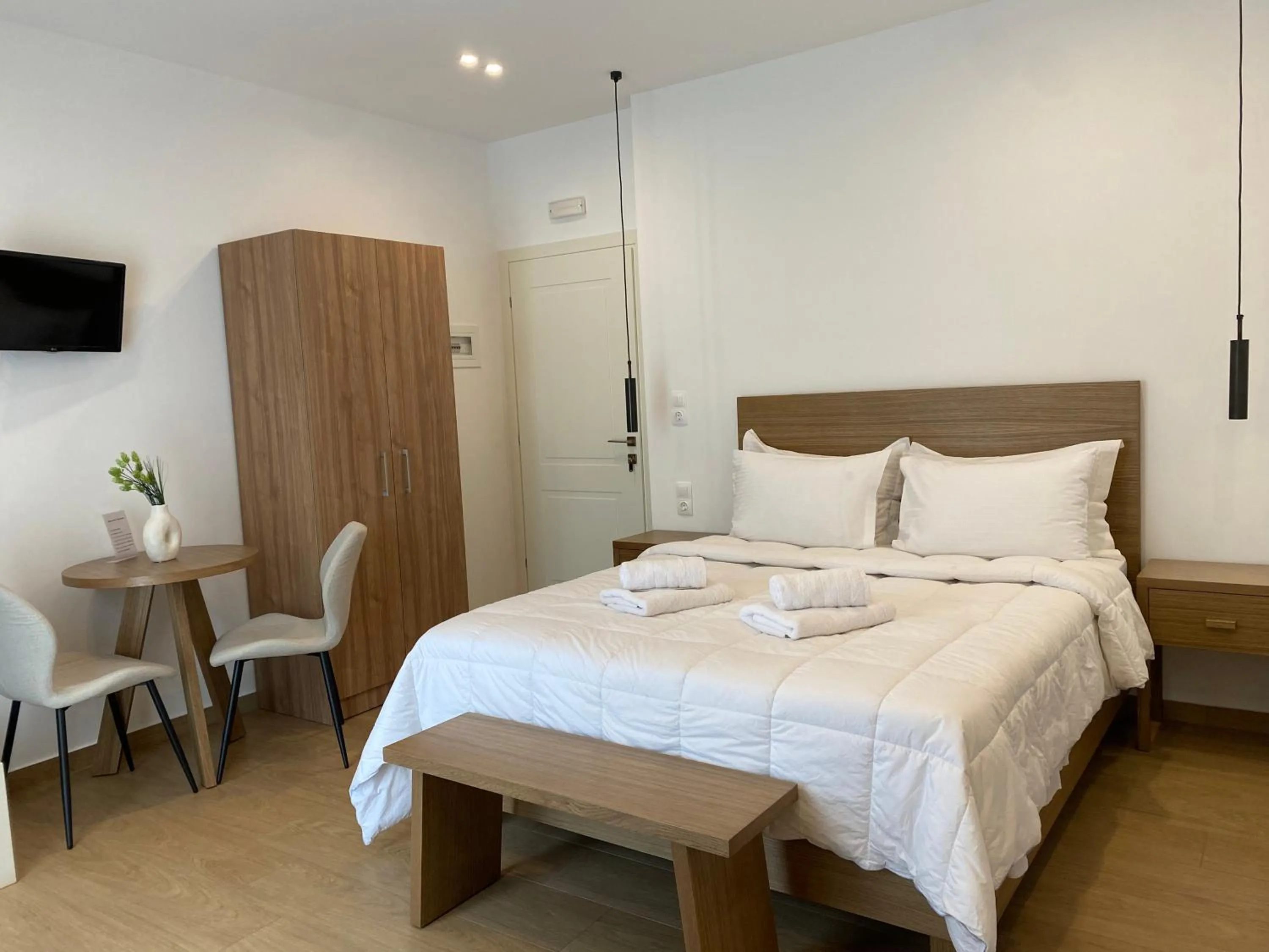 Bed in Lithos