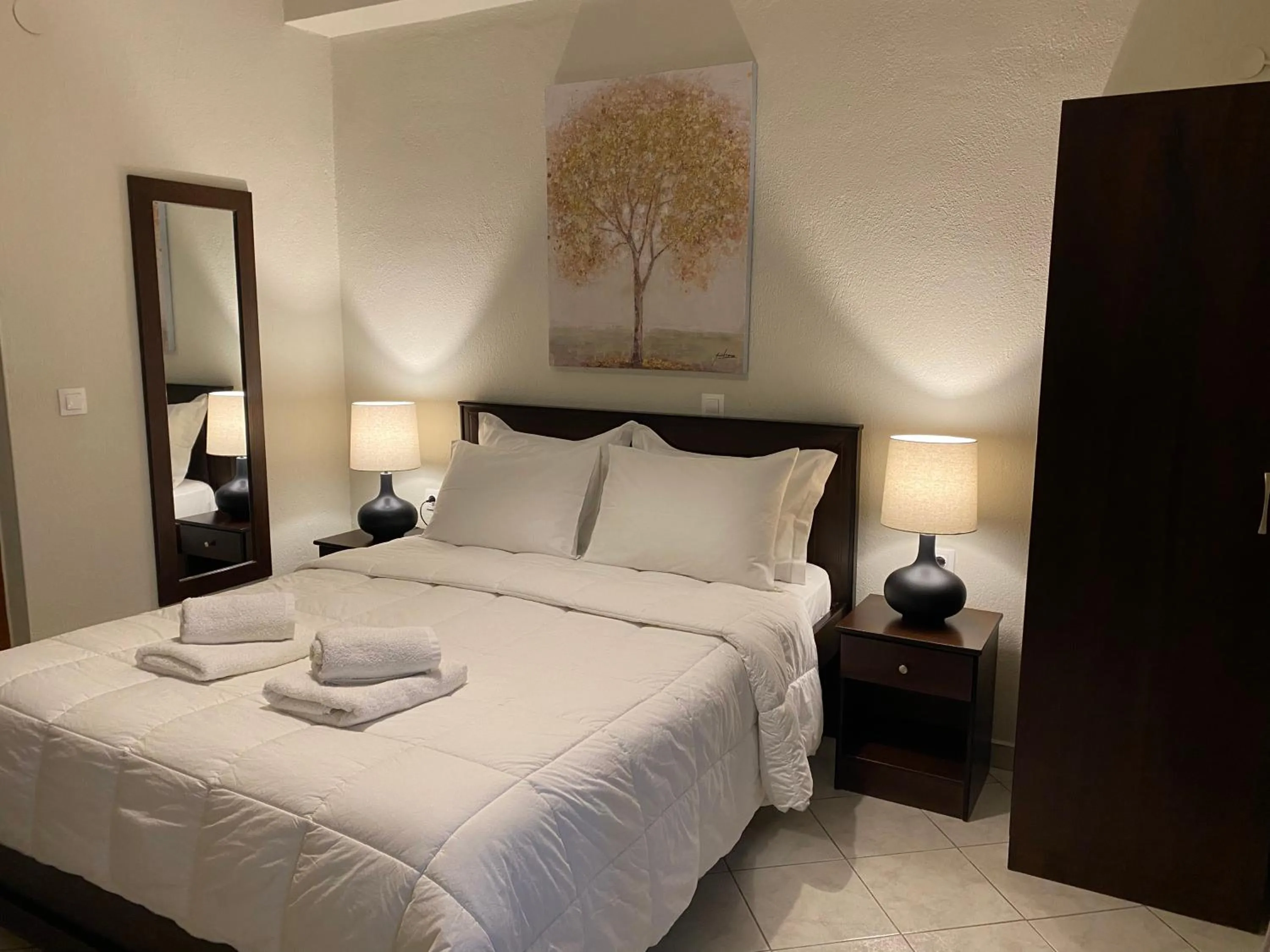 Bed in Lithos