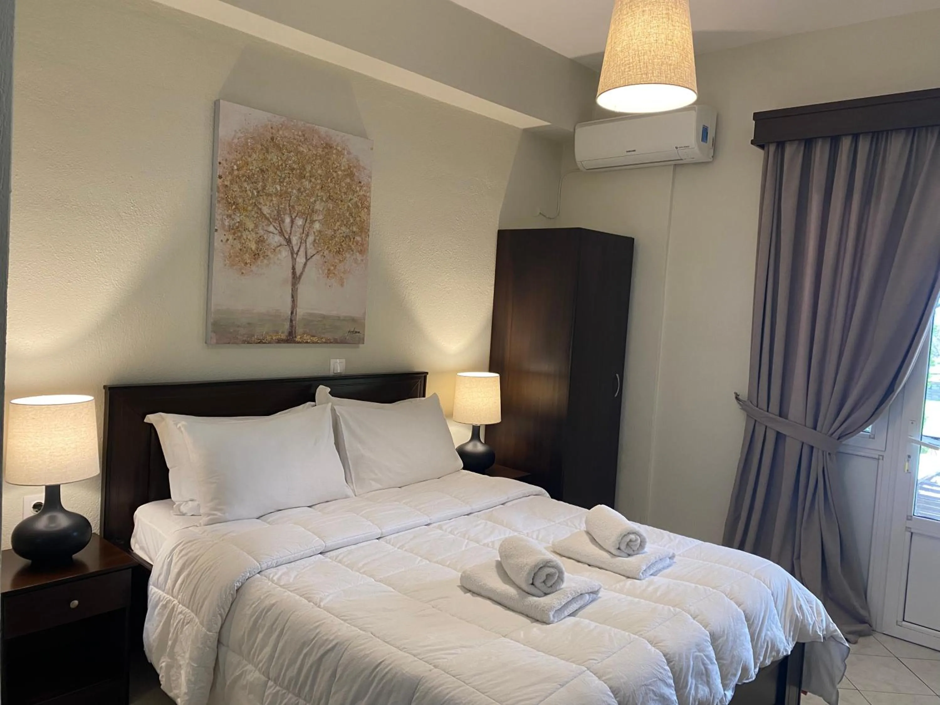 Bed in Lithos