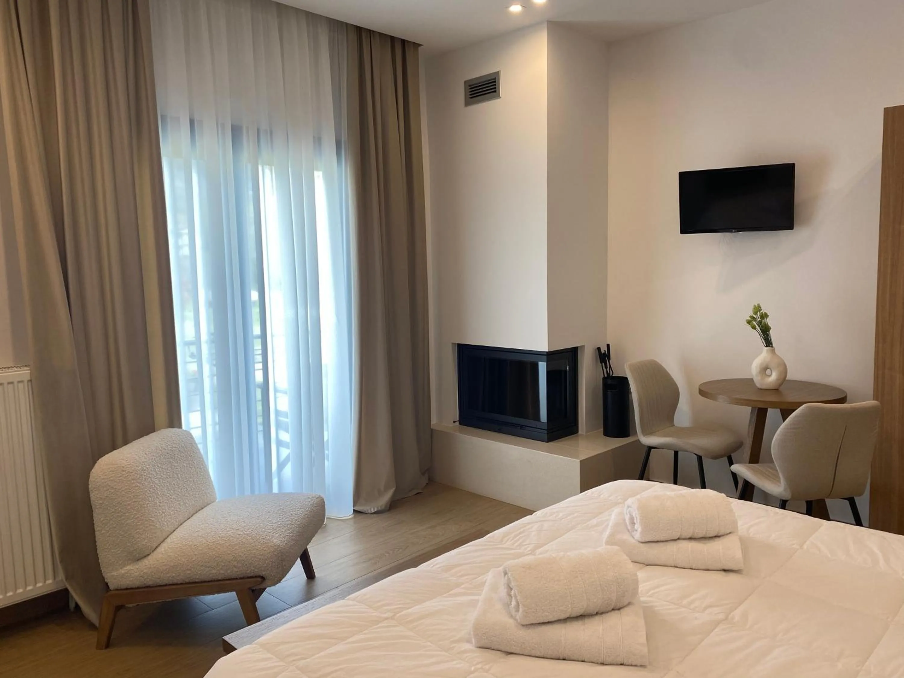 Bed in Lithos