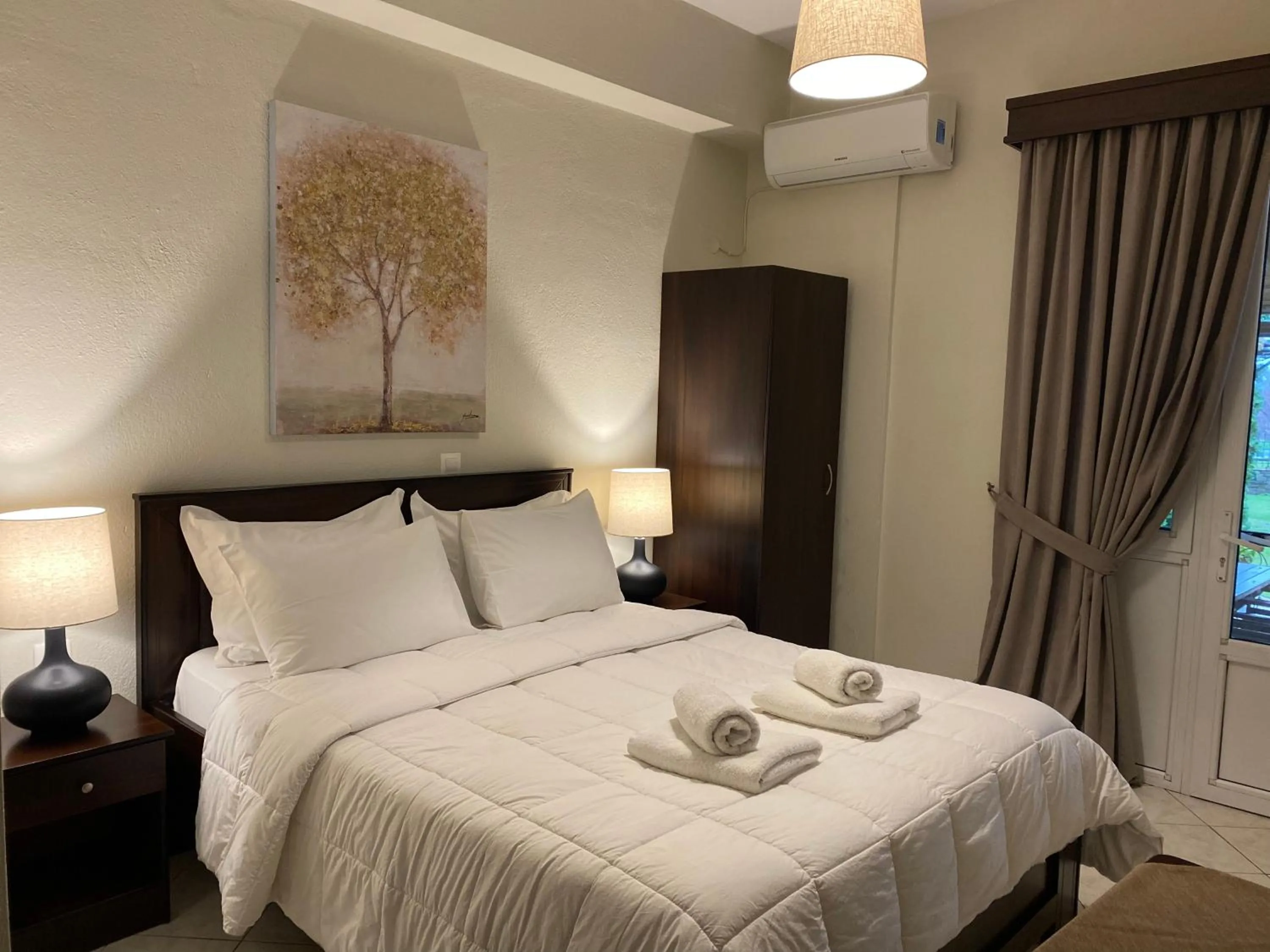 Bed in Lithos