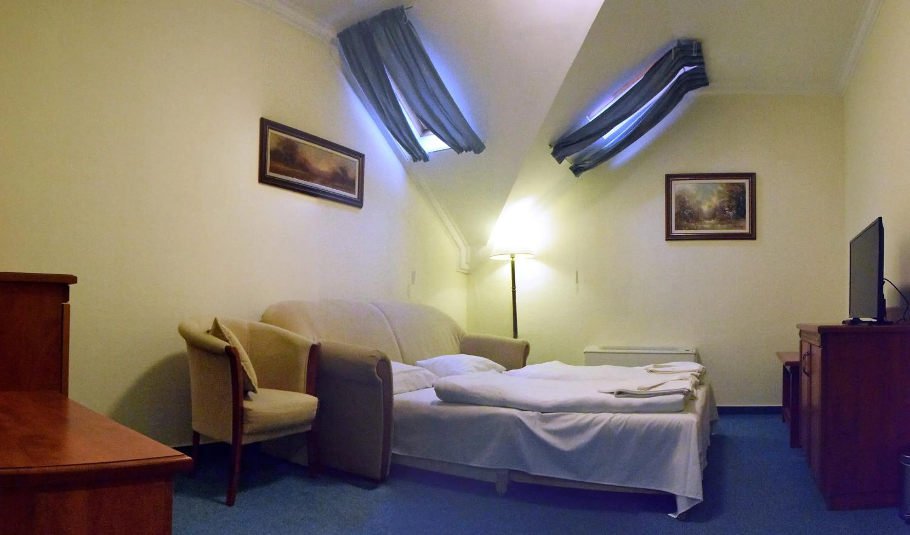 Photo of the whole room, Bed in Geréby Kúria Hotel és Lovasudvar