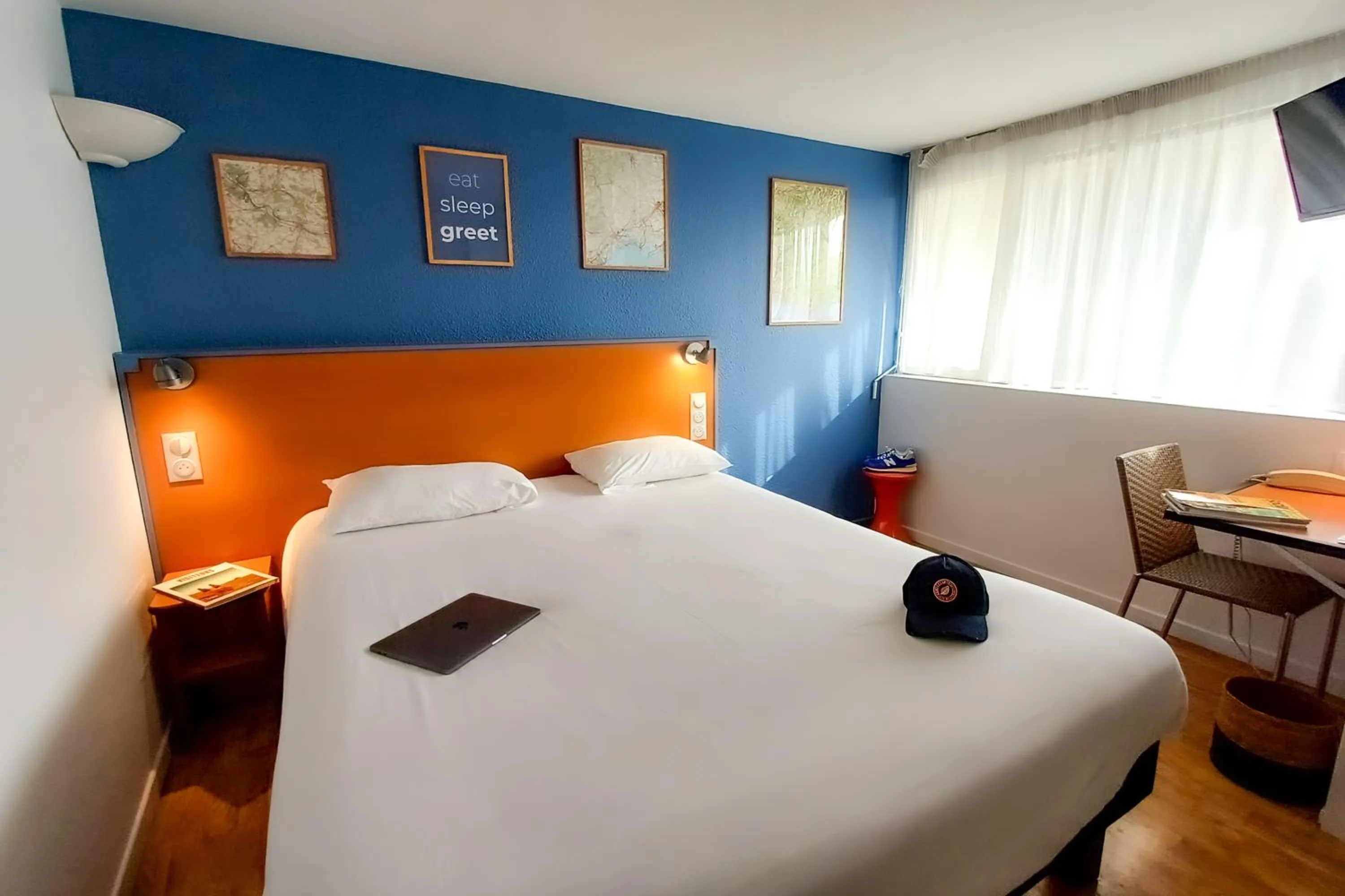 Bed in greet Hotel Belleville en Beaujolais A6