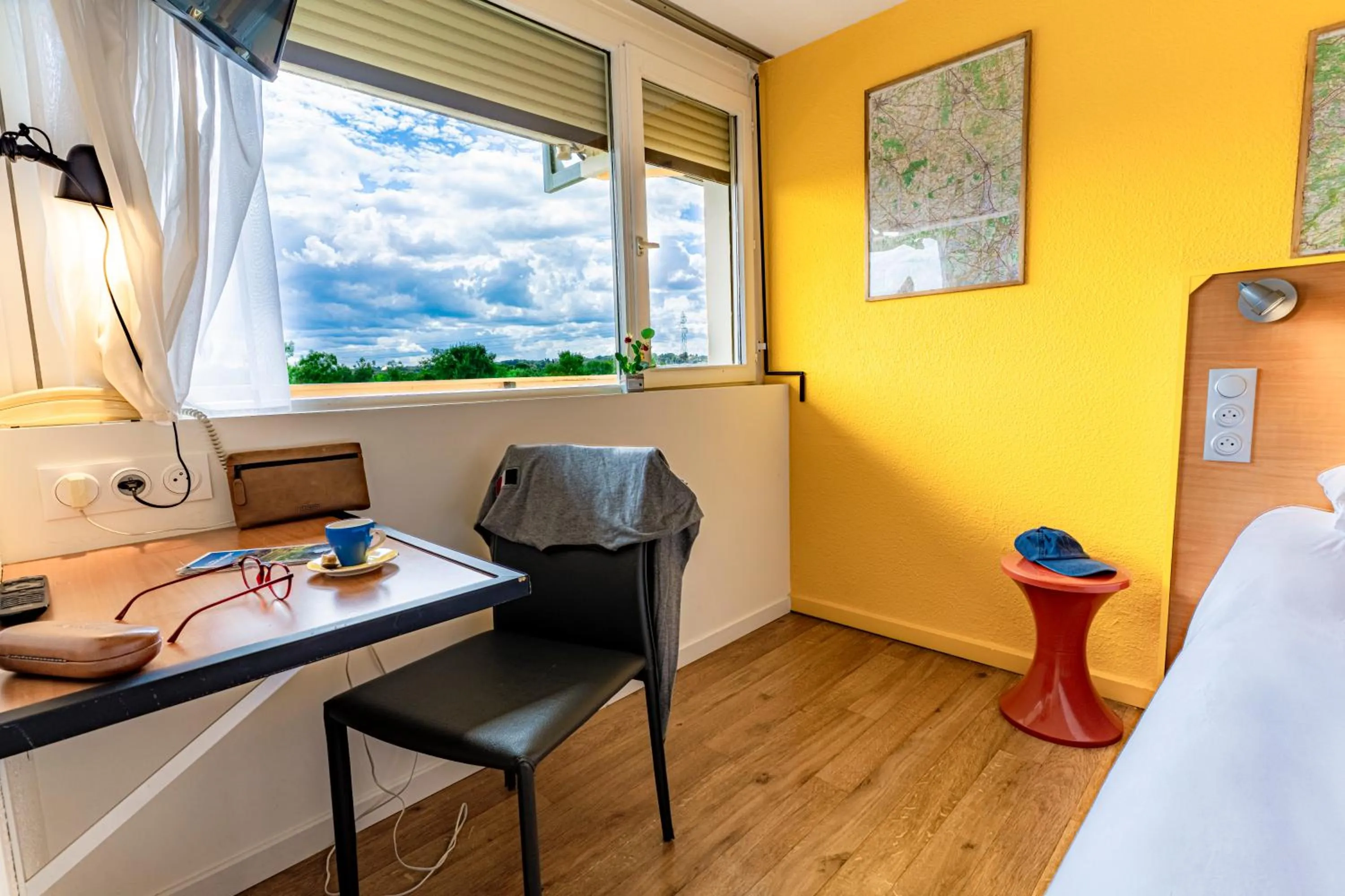 Bed in greet Hotel Belleville en Beaujolais A6