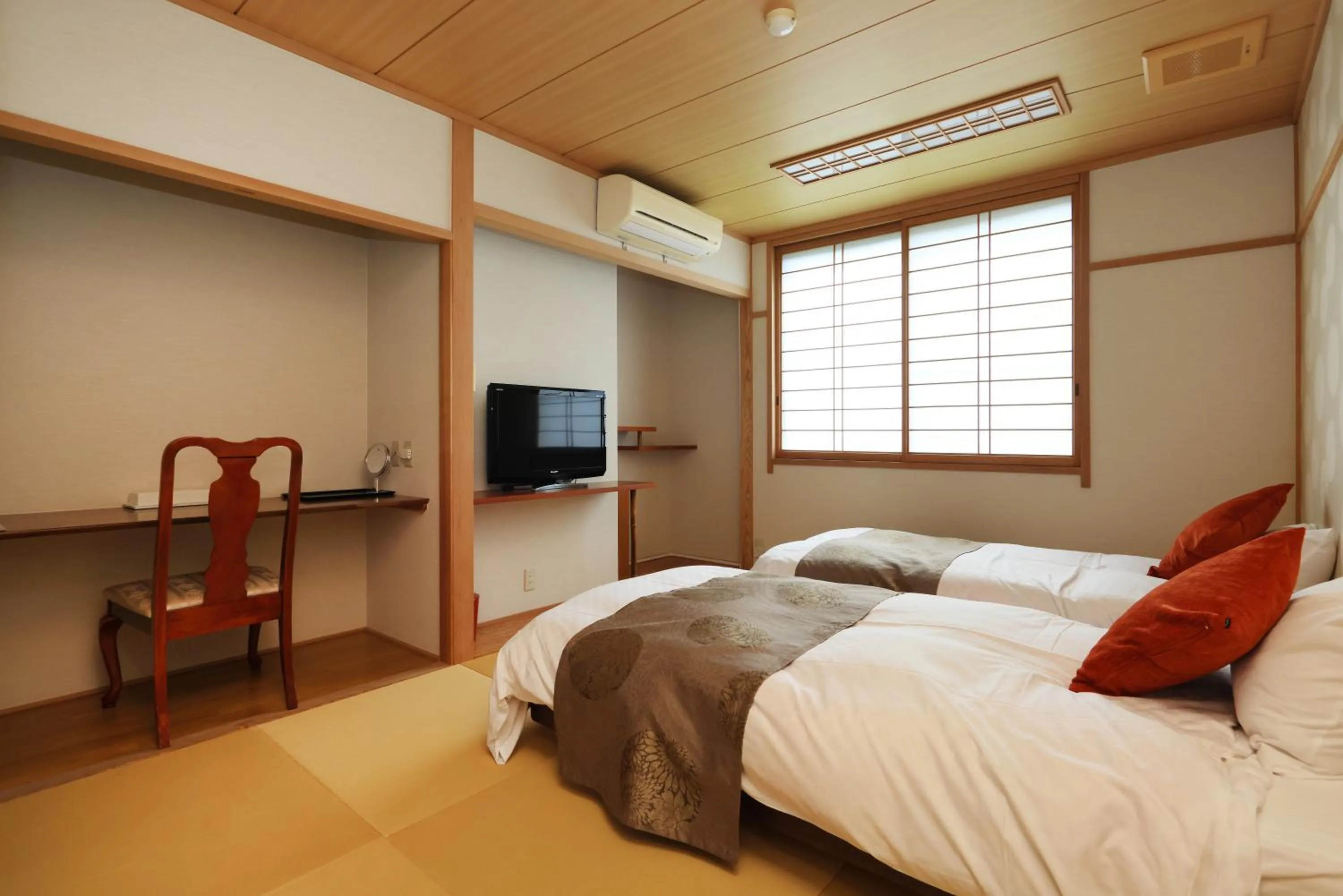 Bed in Dogo-no-Yado Katsuragi