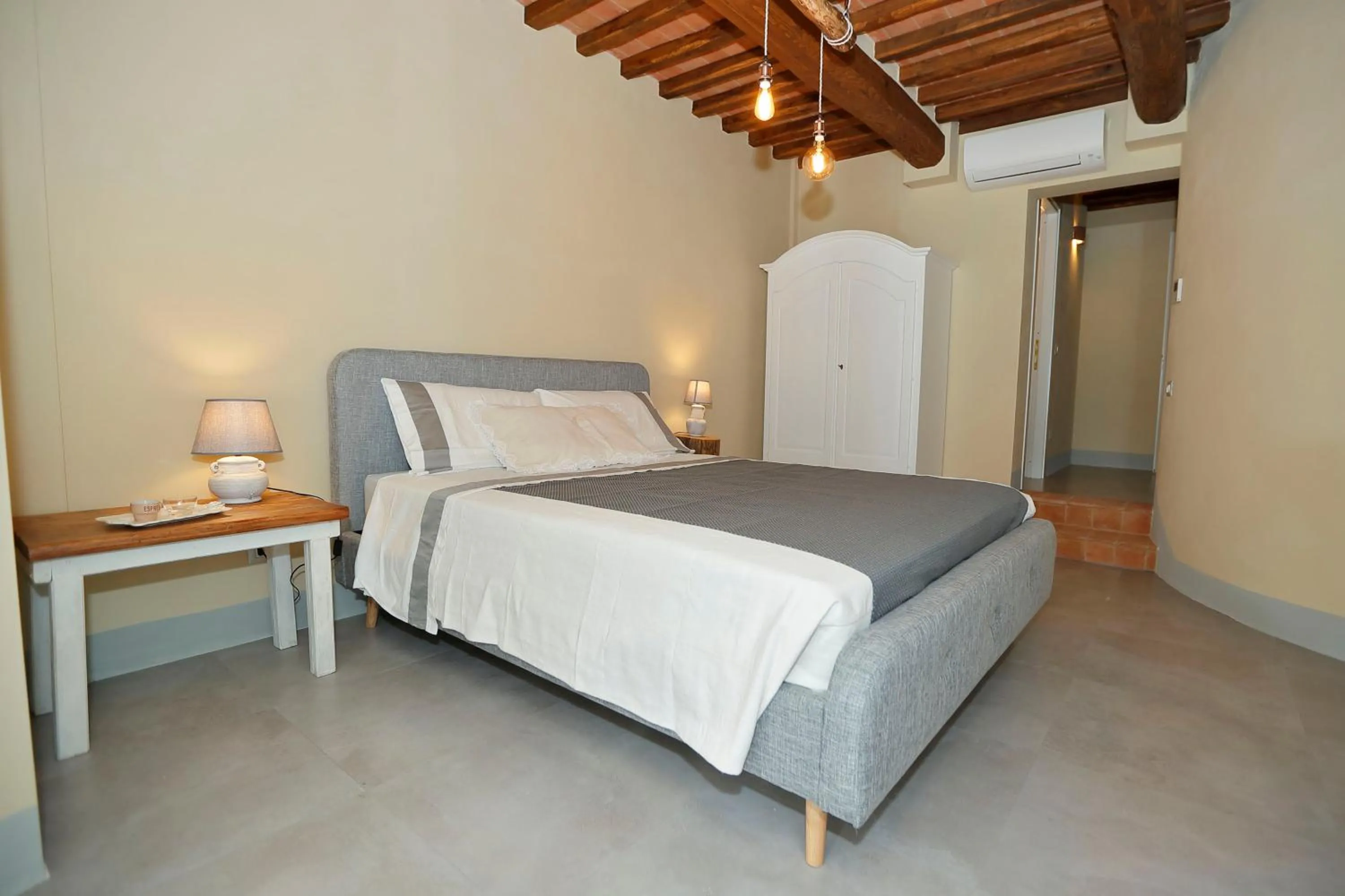 Spring, Bed in B&B CASAGRANDE