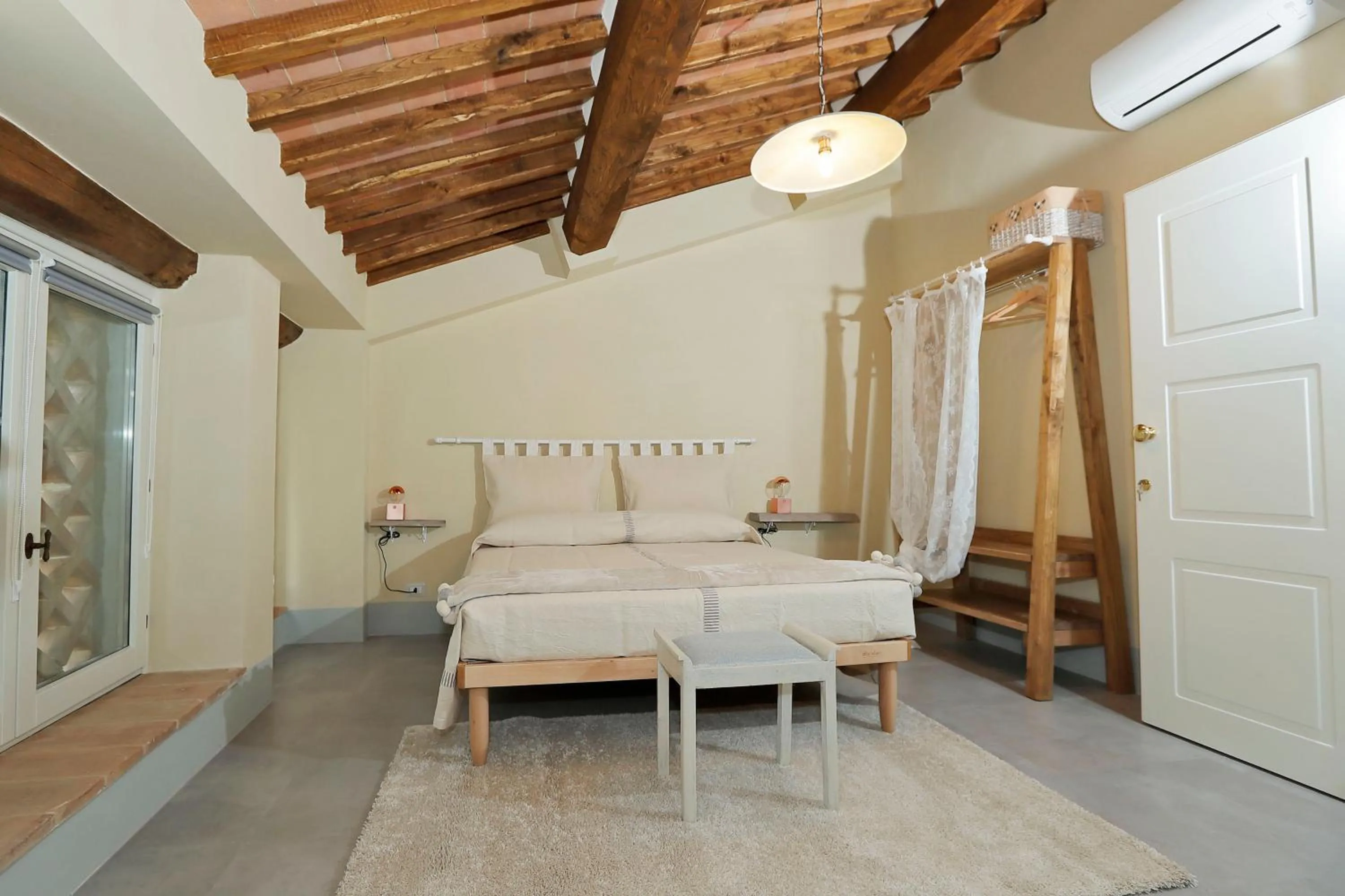 Spring, Bed in B&B CASAGRANDE