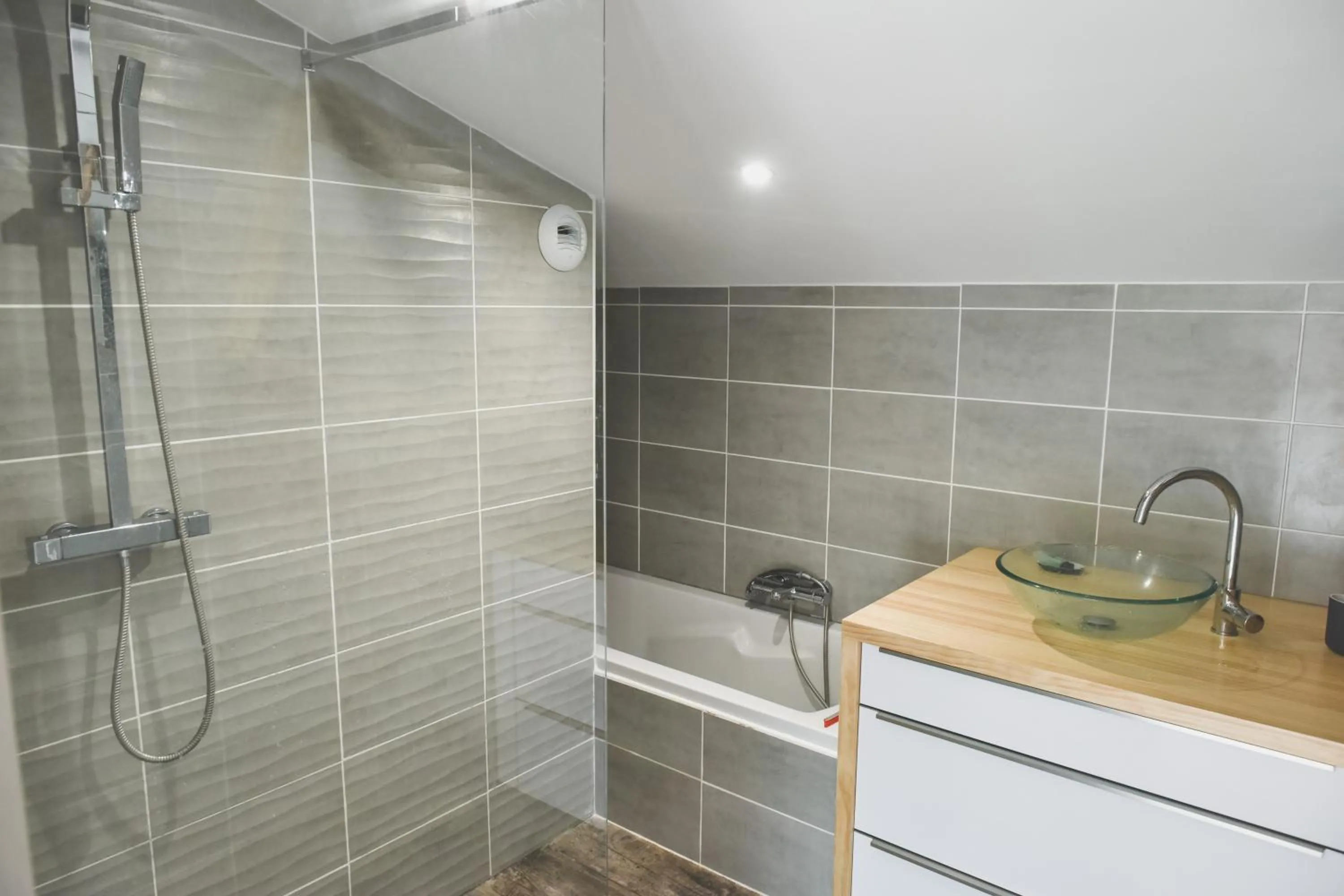 Shower in BodyGo Penthouse