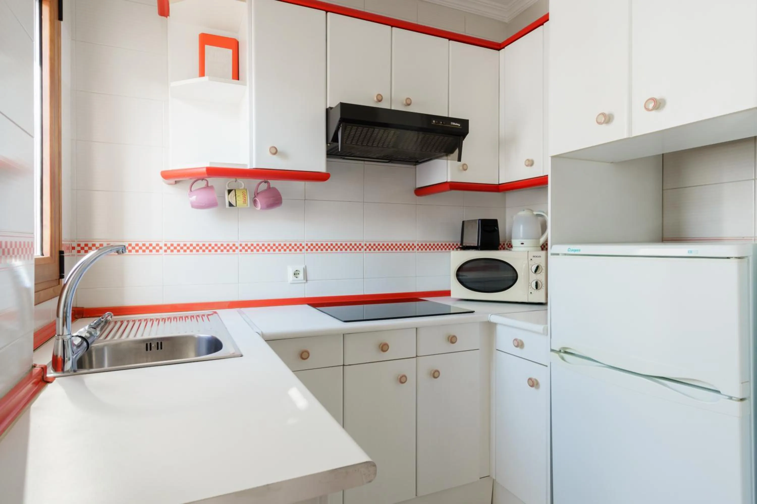 Kitchen or kitchenette in Apartamentos Pepe Mesa