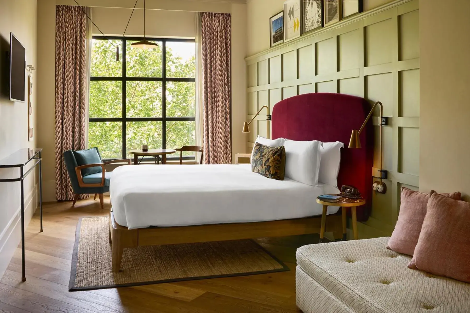 Roomy Up in The Hoxton, Southwark Roomy Up in The Hoxton, Southwark