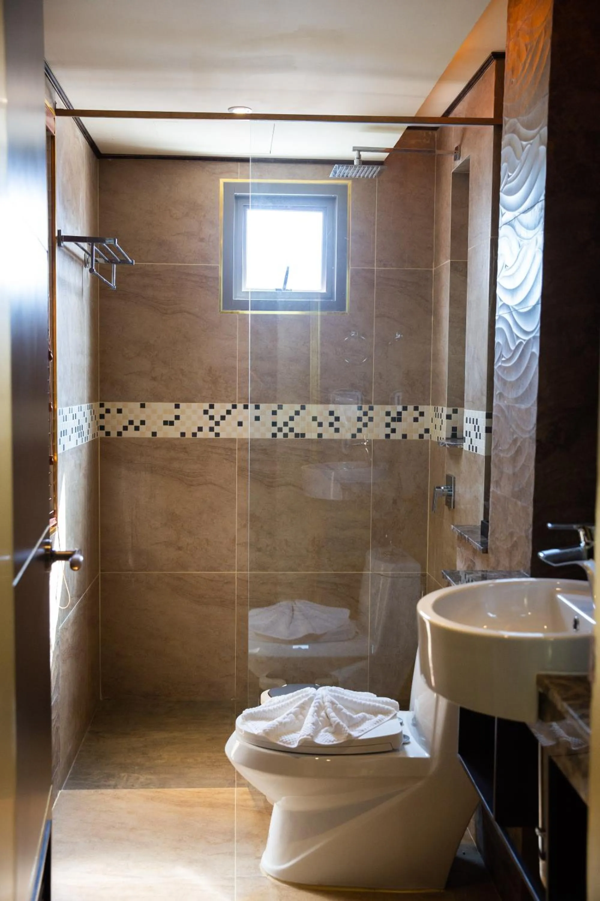 Shower in BAB ALHARA HOTEL