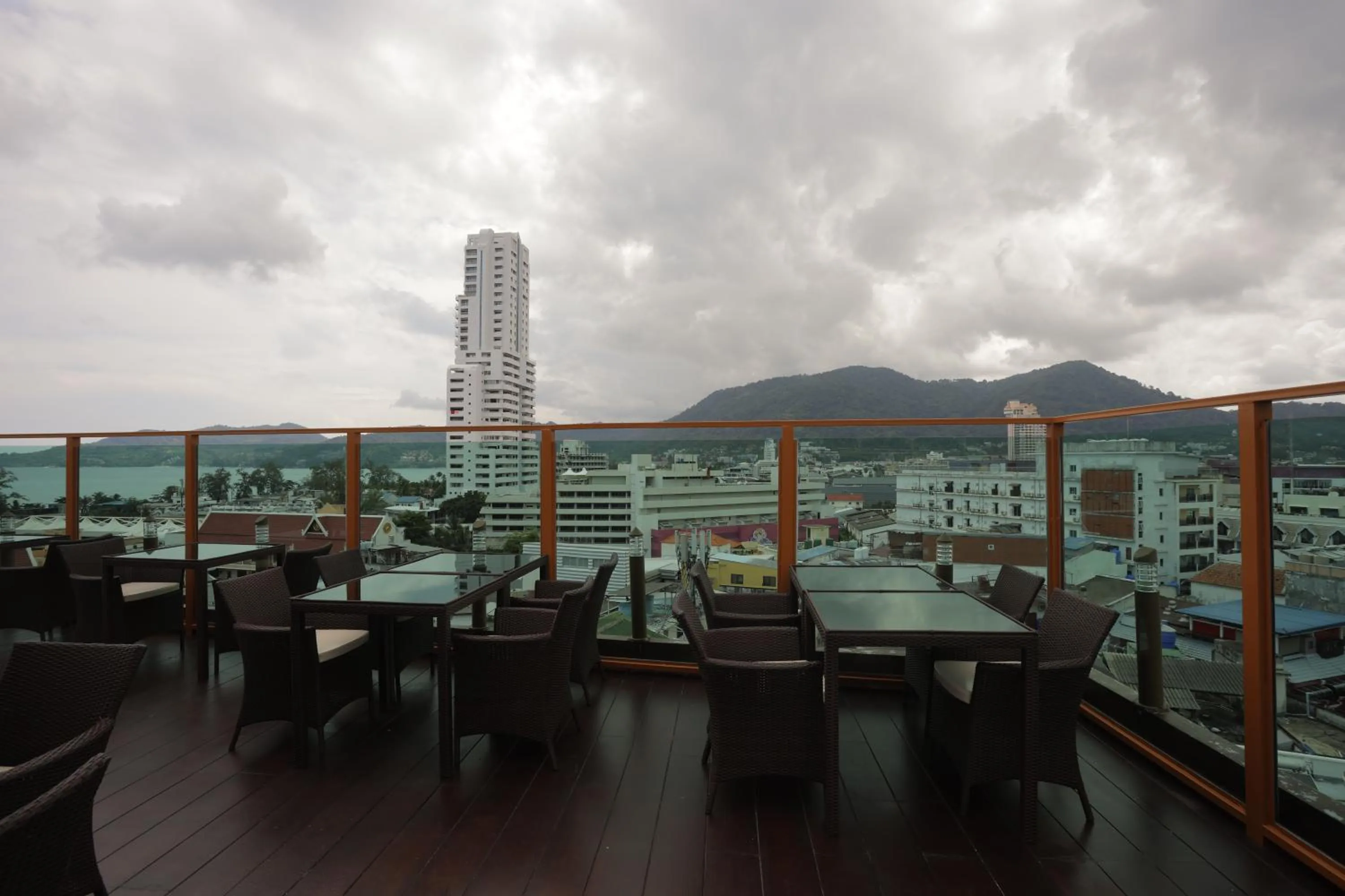 Restaurant/places to eat in BAB ALHARA HOTEL