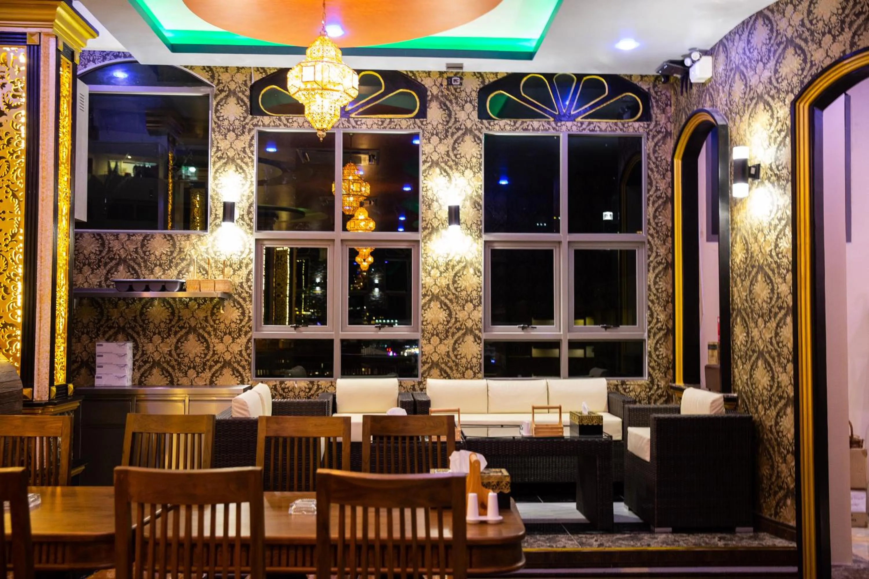 Restaurant/places to eat in BAB ALHARA HOTEL