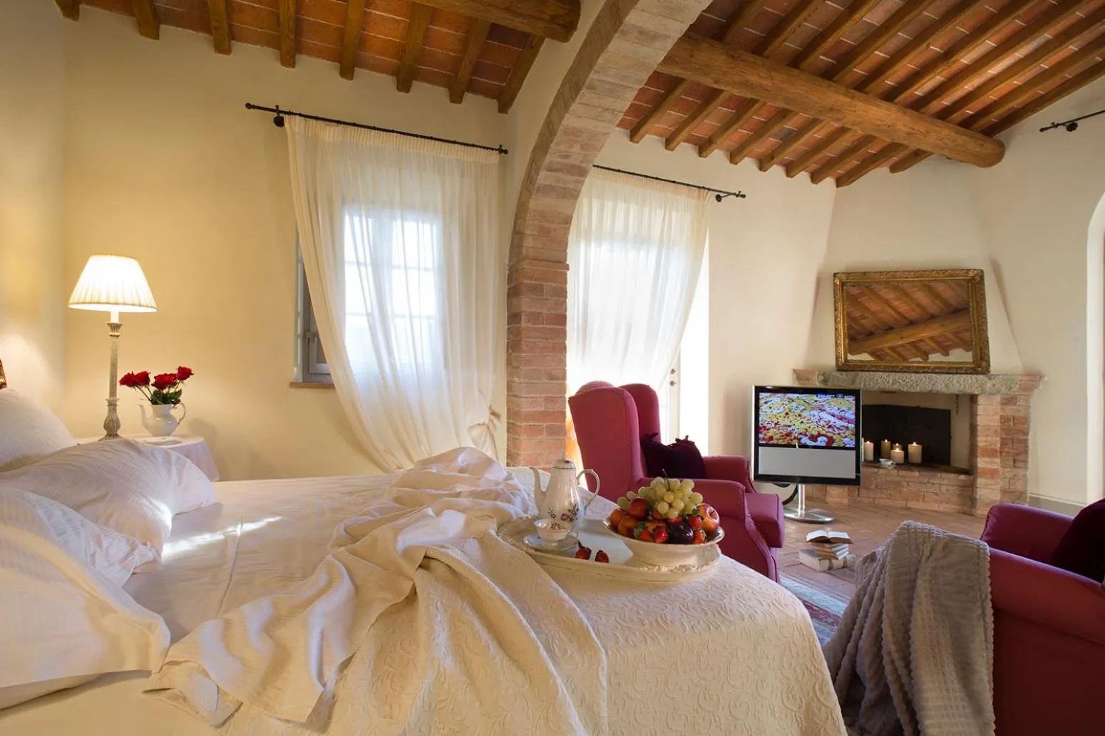 Living room, Bed in Villa San Sanino - Relais in Tuscany