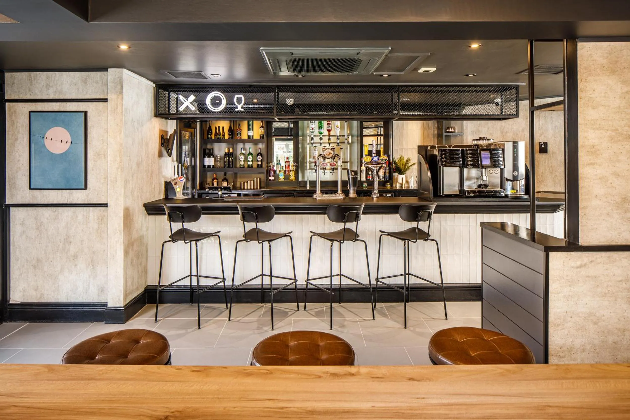 Lounge or bar in ibis Wakefield East-Castleford