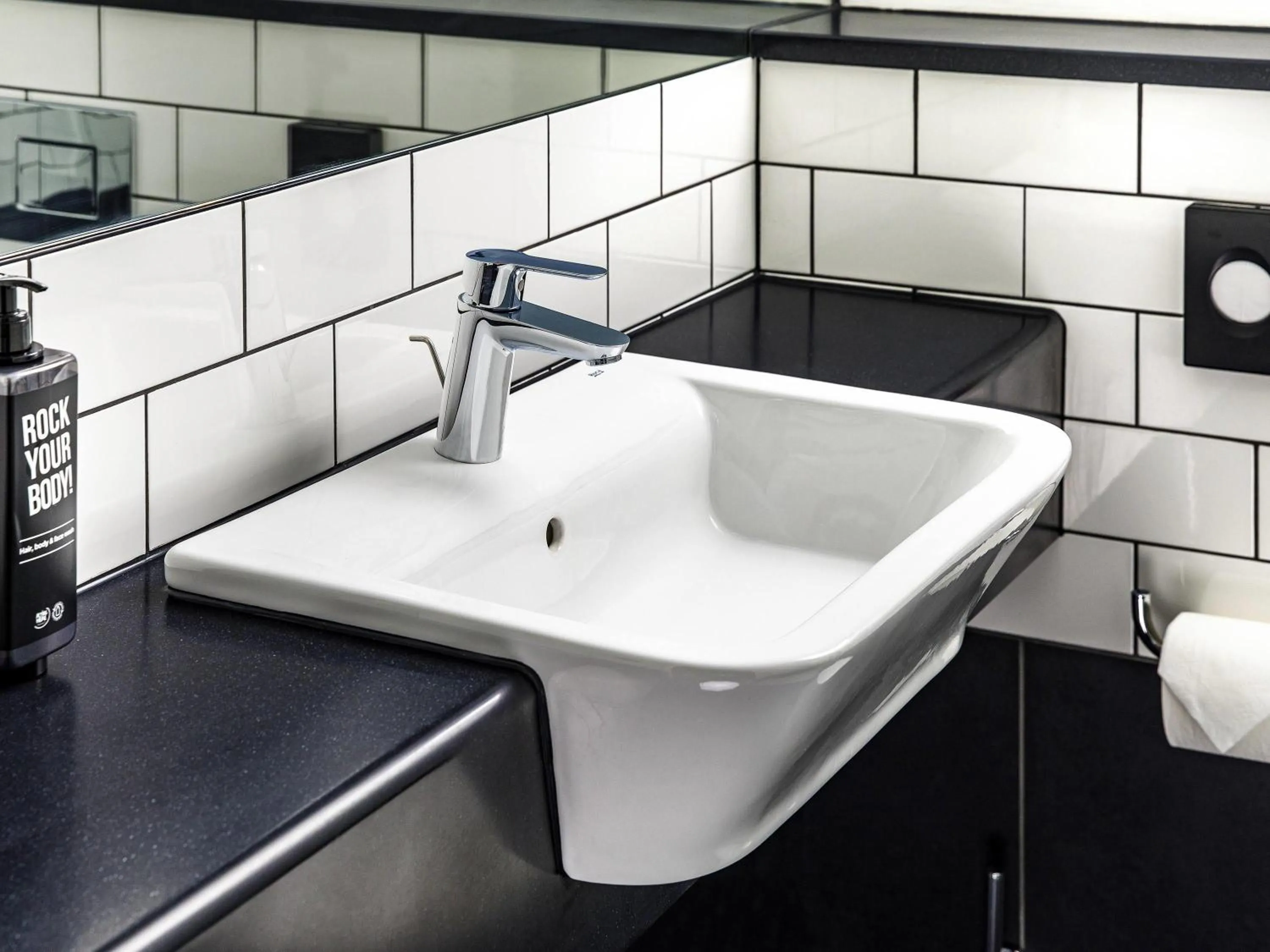 Bedroom in ibis Wakefield East-Castleford